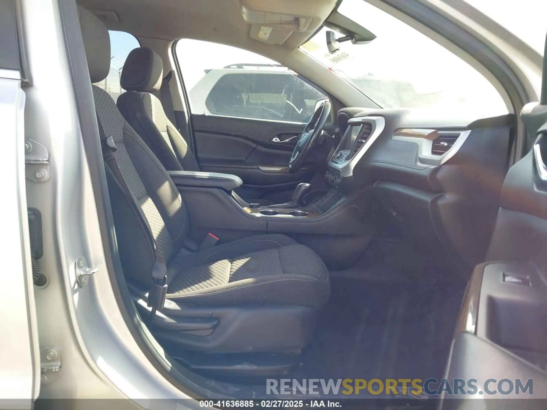 5 Photograph of a damaged car 1GKKNSLS1KZ140788 GMC ACADIA 2019