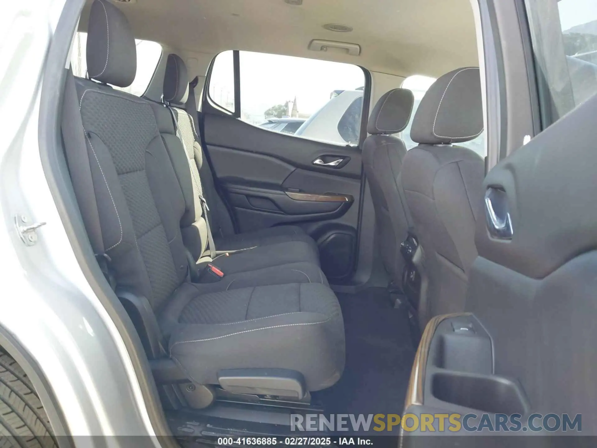 8 Photograph of a damaged car 1GKKNSLS1KZ140788 GMC ACADIA 2019