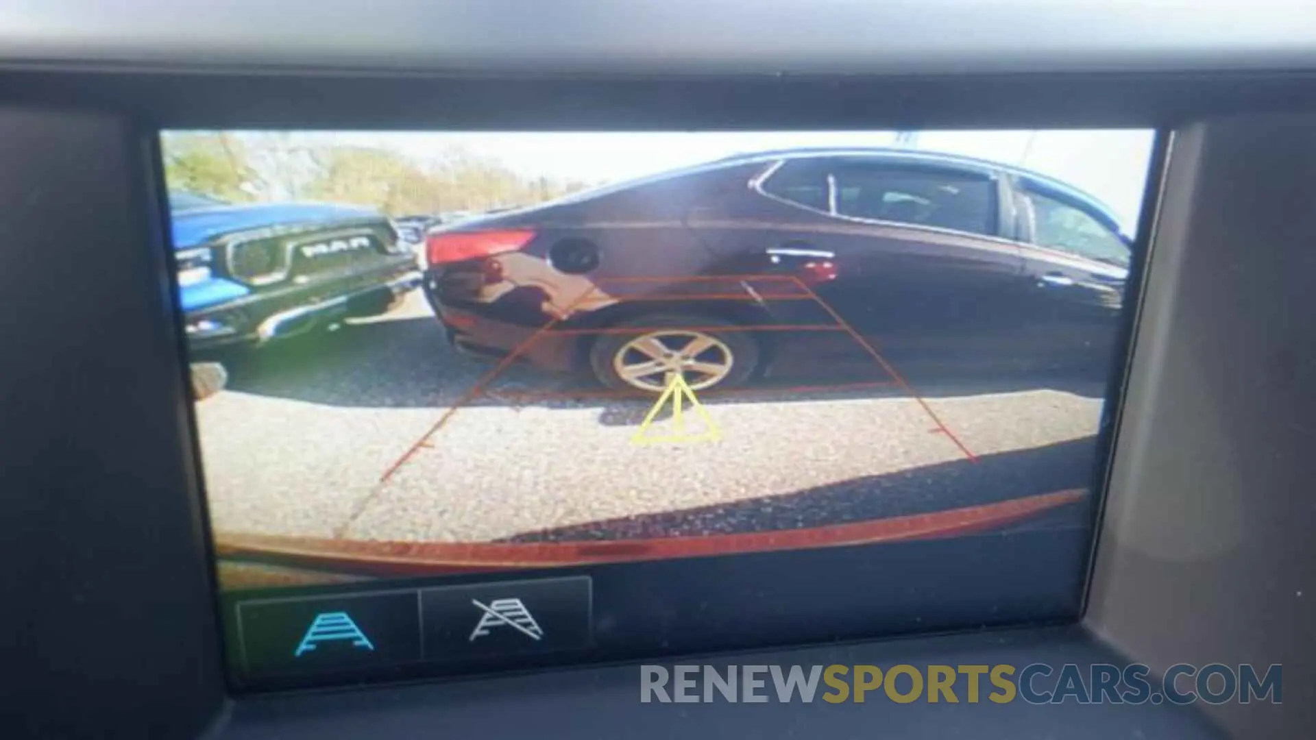 17 Photograph of a damaged car 1GKKNSLS1KZ260381 GMC ACADIA 2019