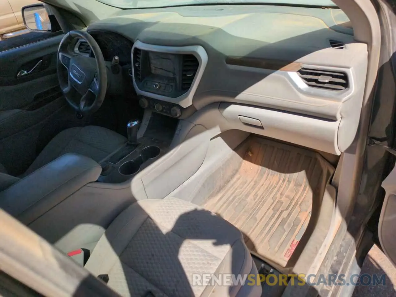 8 Photograph of a damaged car 1GKKNSLS3KZ166387 GMC ACADIA 2019