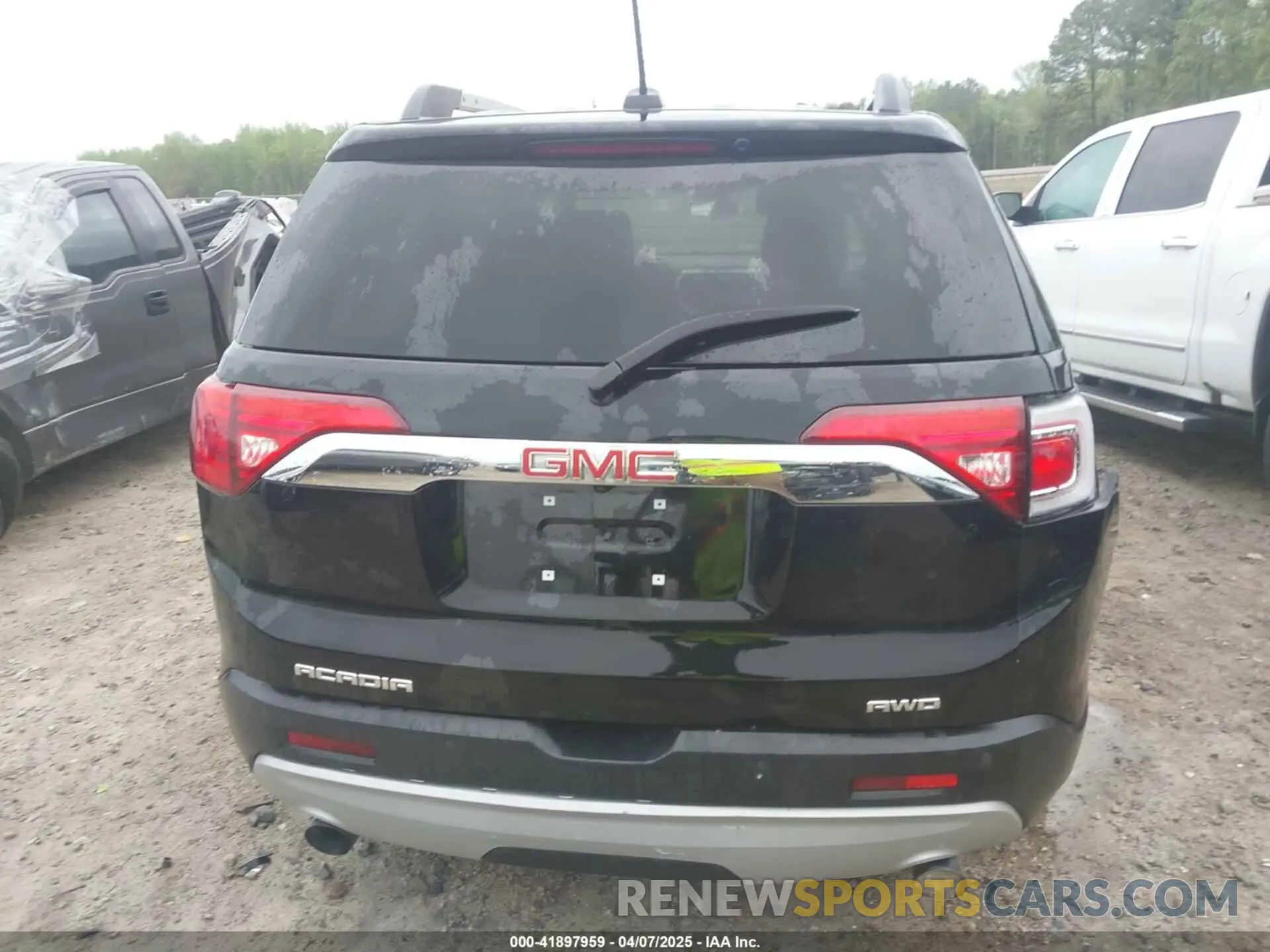 15 Photograph of a damaged car 1GKKNSLS4KZ230033 GMC ACADIA 2019