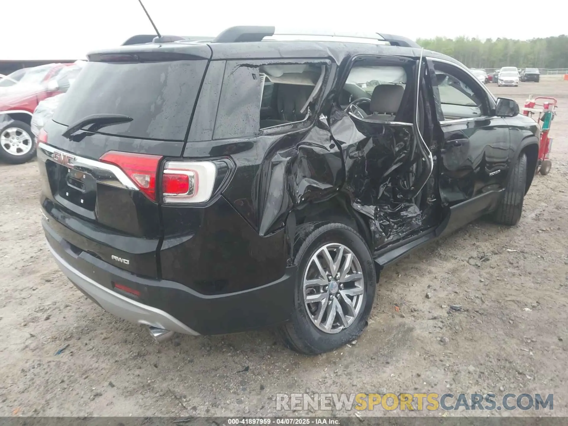 4 Photograph of a damaged car 1GKKNSLS4KZ230033 GMC ACADIA 2019