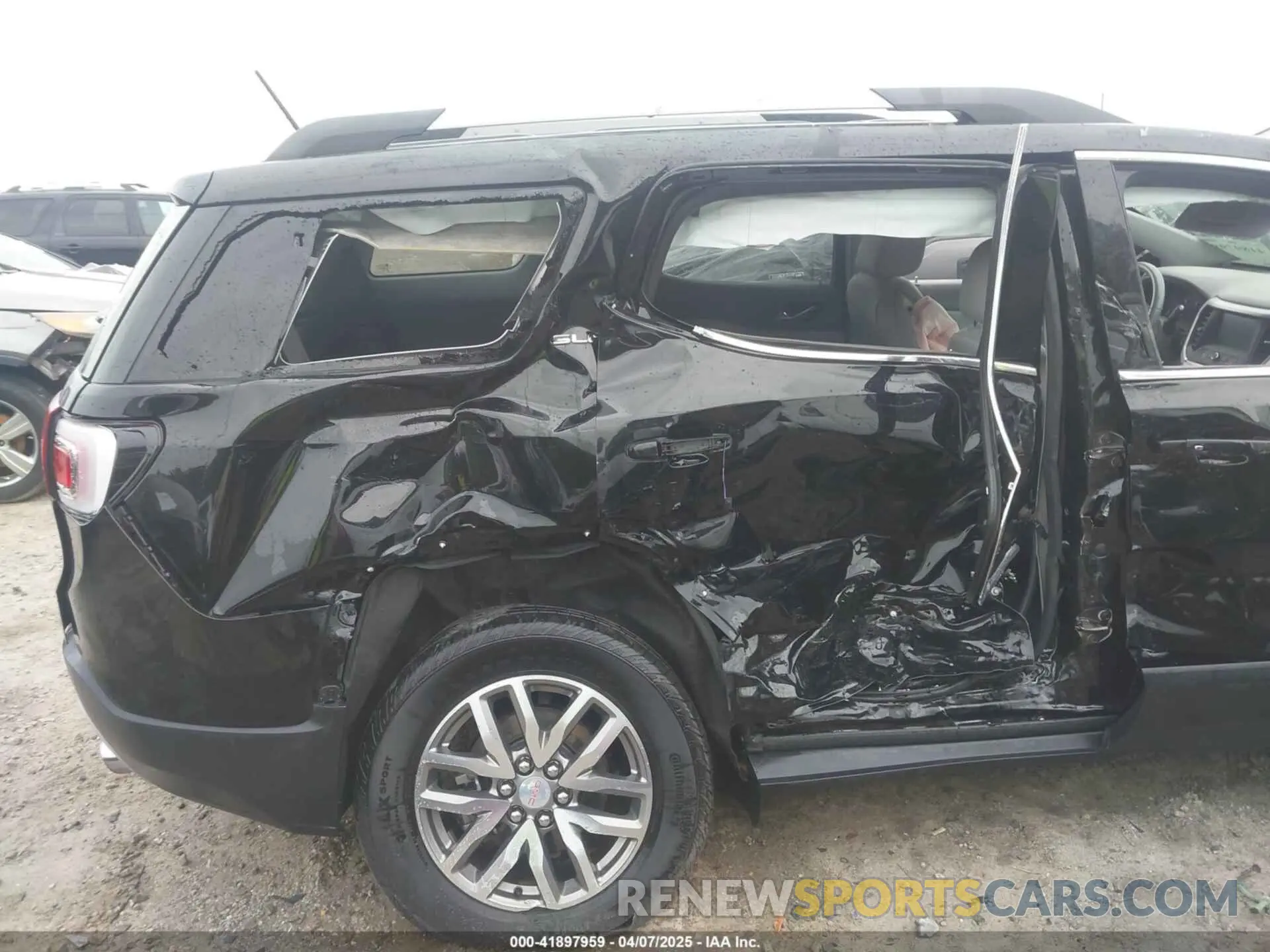 6 Photograph of a damaged car 1GKKNSLS4KZ230033 GMC ACADIA 2019