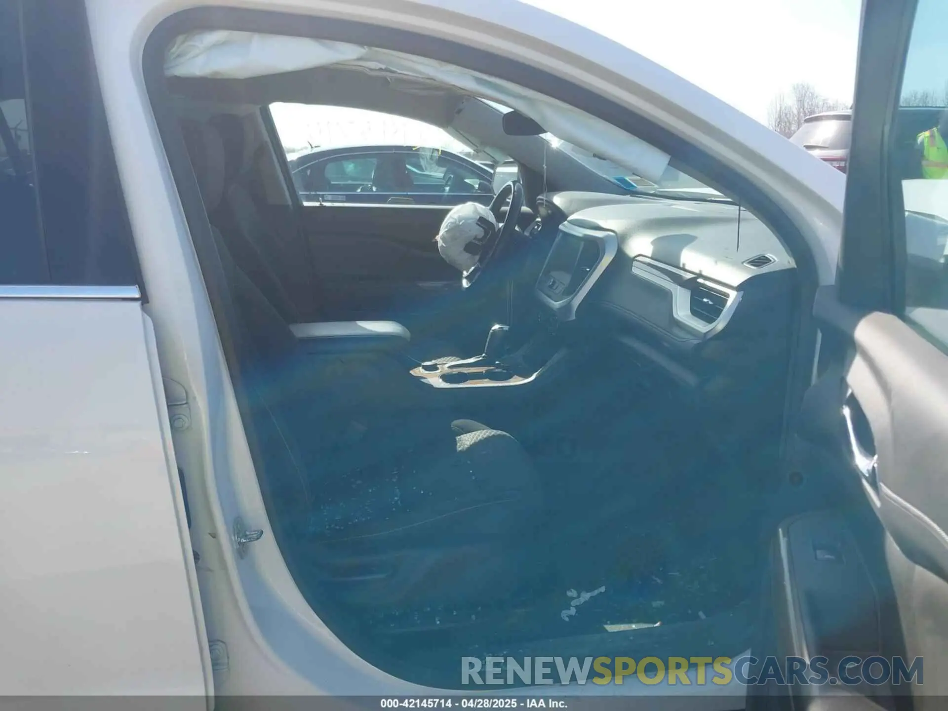5 Photograph of a damaged car 1GKKNSLS4KZ237158 GMC ACADIA 2019