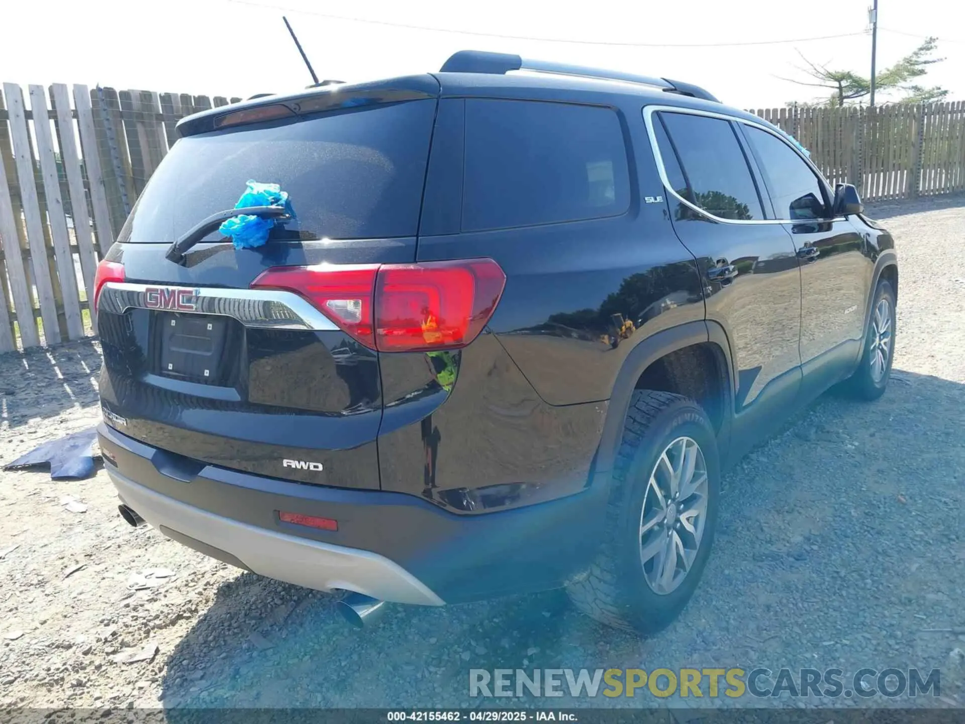 4 Photograph of a damaged car 1GKKNSLS5KZ168903 GMC ACADIA 2019