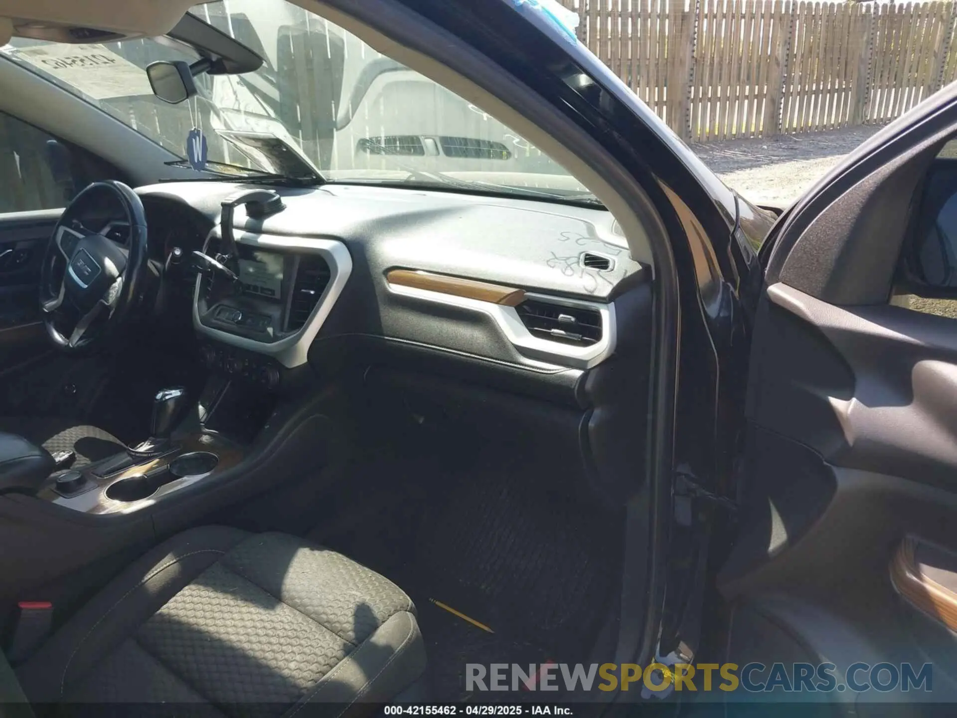 5 Photograph of a damaged car 1GKKNSLS5KZ168903 GMC ACADIA 2019