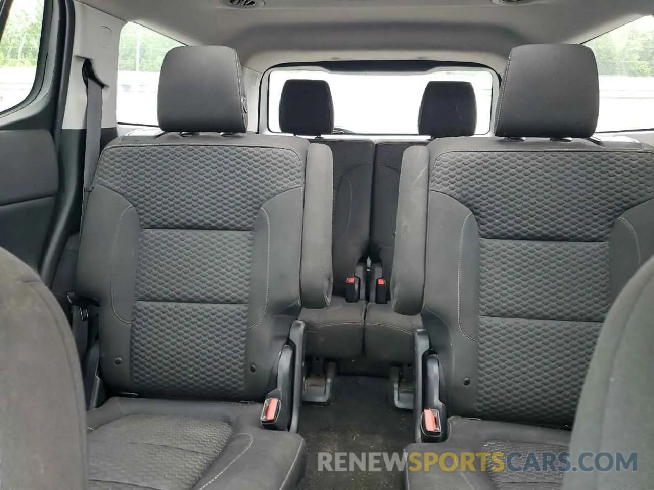 10 Photograph of a damaged car 1GKKNSLS6KZ131715 GMC ACADIA 2019