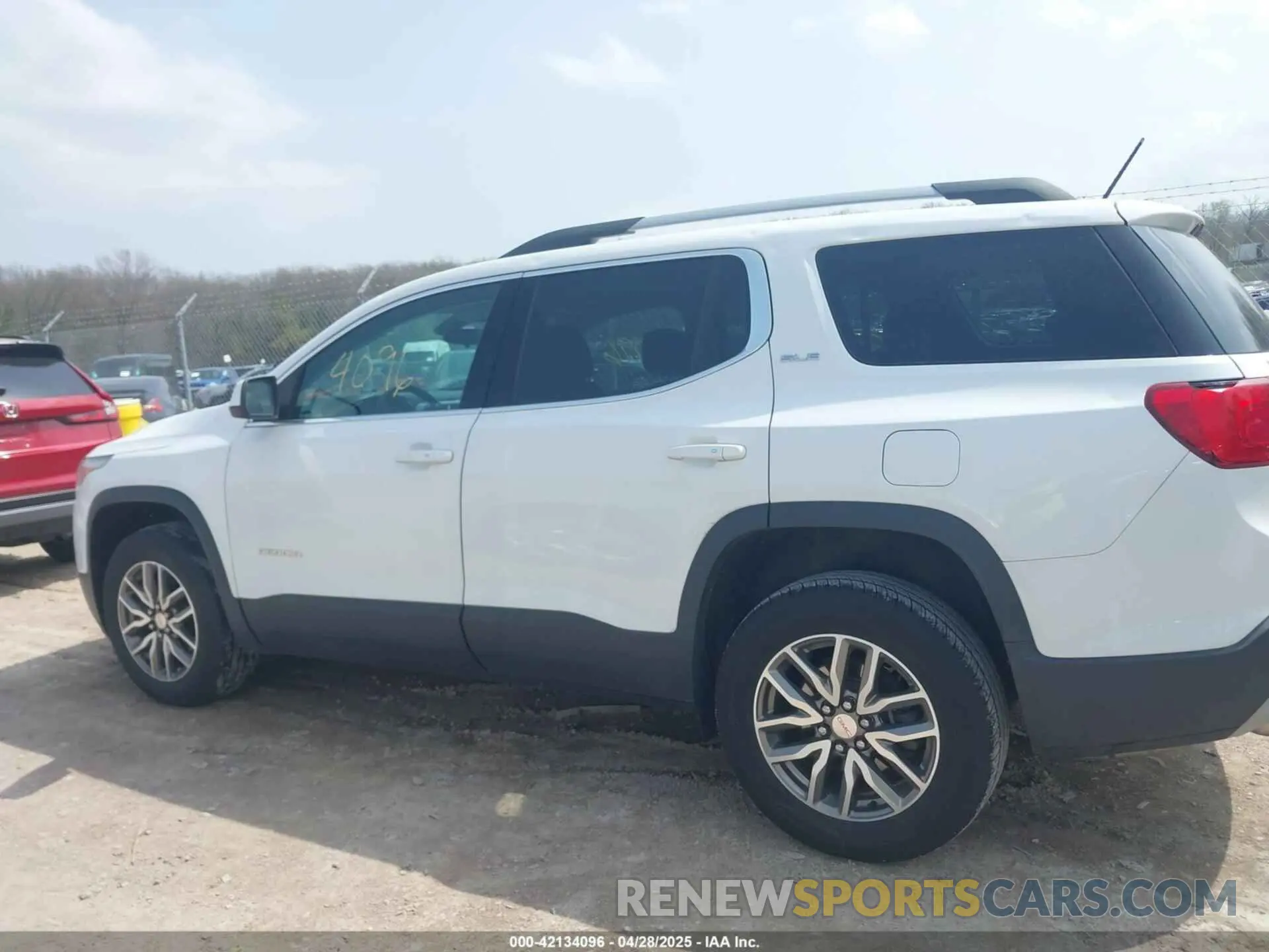 14 Photograph of a damaged car 1GKKNSLS6KZ287558 GMC ACADIA 2019