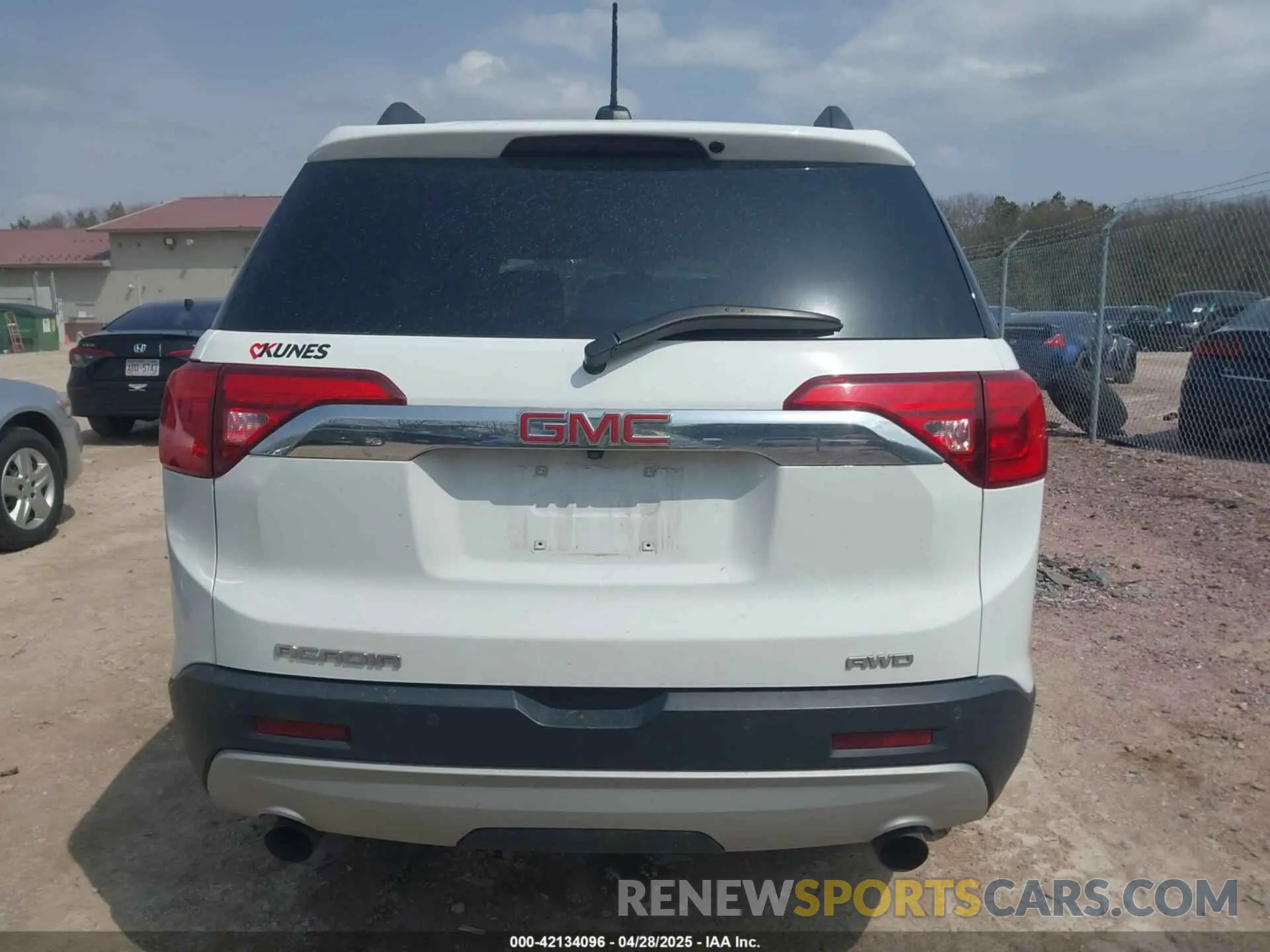 16 Photograph of a damaged car 1GKKNSLS6KZ287558 GMC ACADIA 2019
