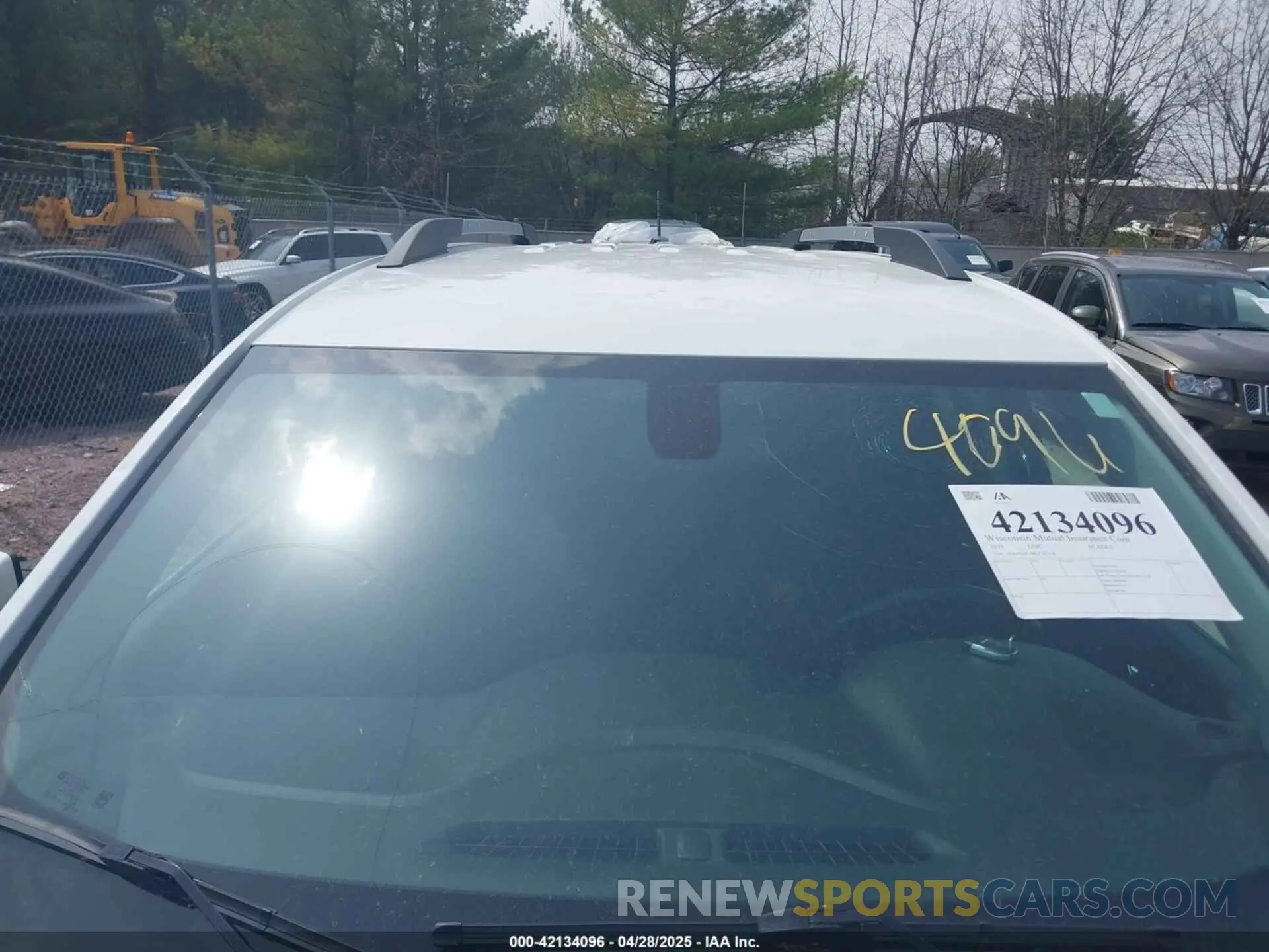 17 Photograph of a damaged car 1GKKNSLS6KZ287558 GMC ACADIA 2019