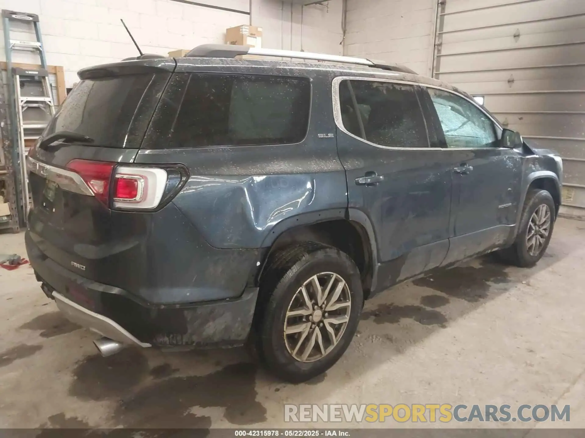4 Photograph of a damaged car 1GKKNSLS7KZ237980 GMC ACADIA 2019