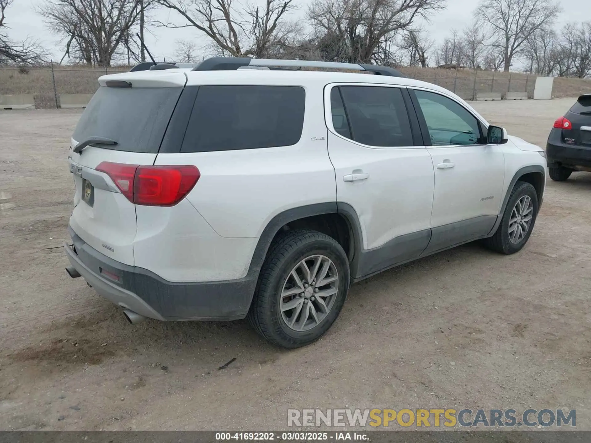 4 Photograph of a damaged car 1GKKNSLS9KZ174512 GMC ACADIA 2019
