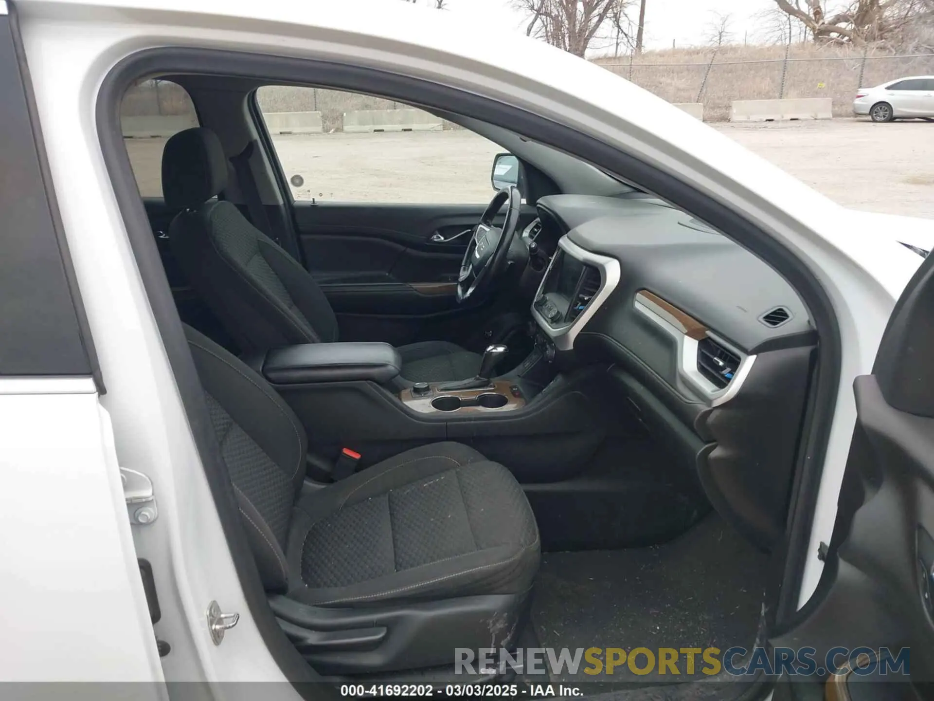 5 Photograph of a damaged car 1GKKNSLS9KZ174512 GMC ACADIA 2019