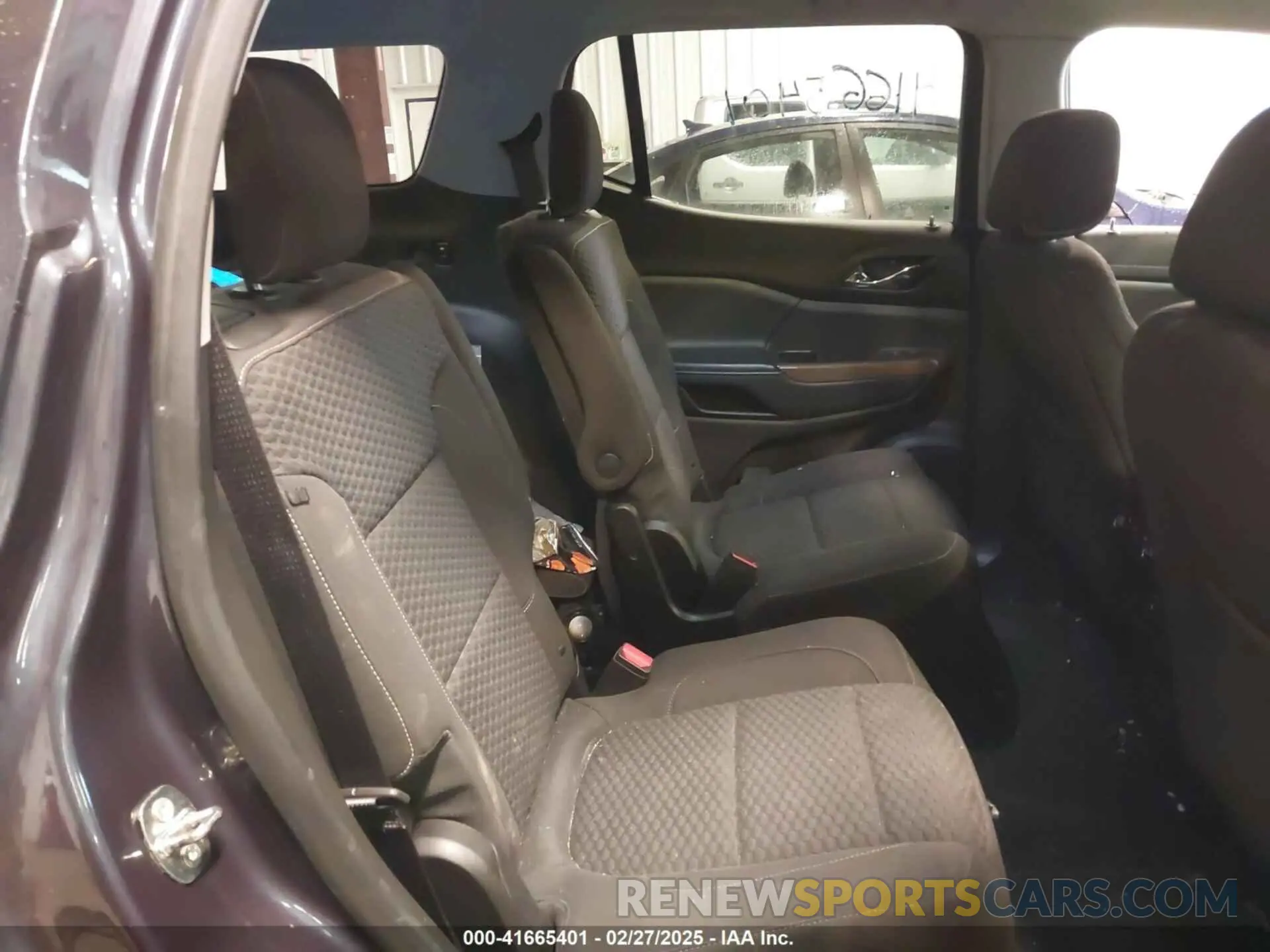 8 Photograph of a damaged car 1GKKNSLS9KZ225913 GMC ACADIA 2019