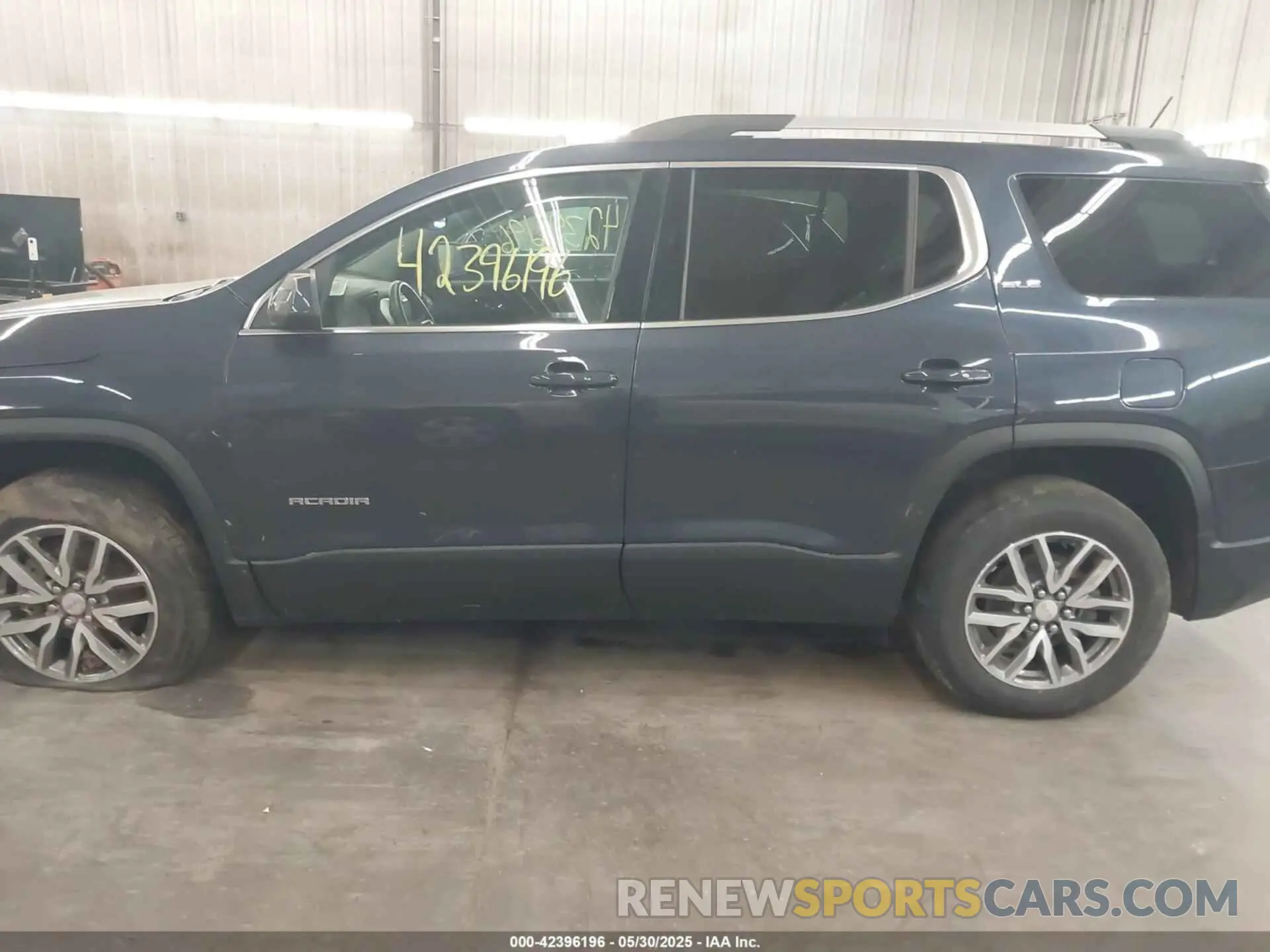 15 Photograph of a damaged car 1GKKNSLSXKZ141454 GMC ACADIA 2019