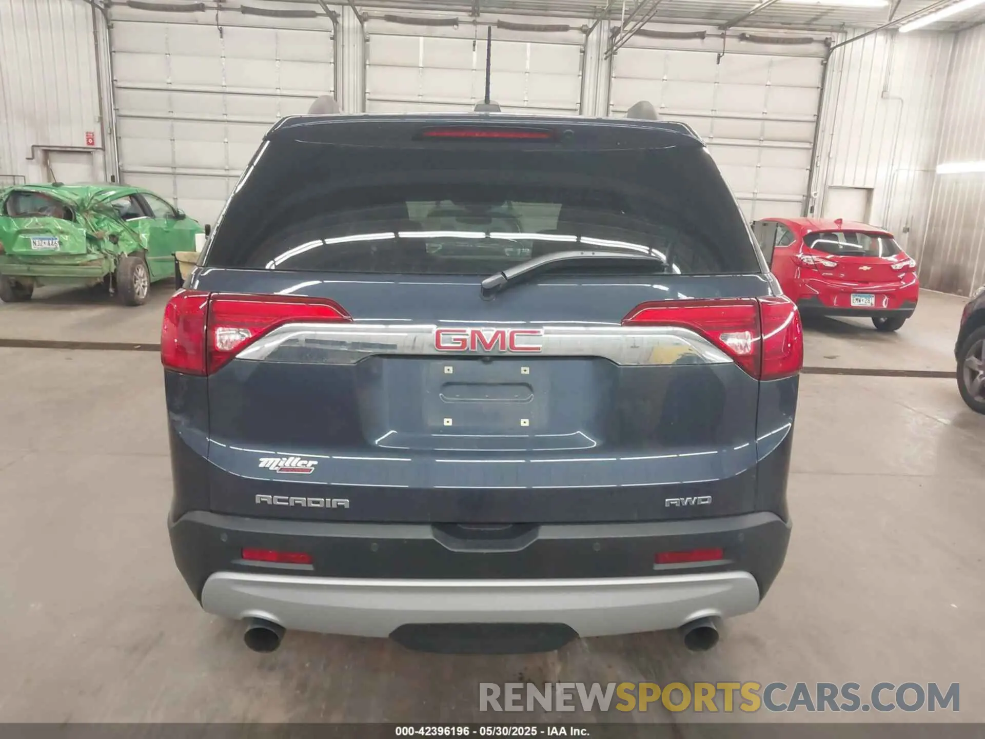 17 Photograph of a damaged car 1GKKNSLSXKZ141454 GMC ACADIA 2019