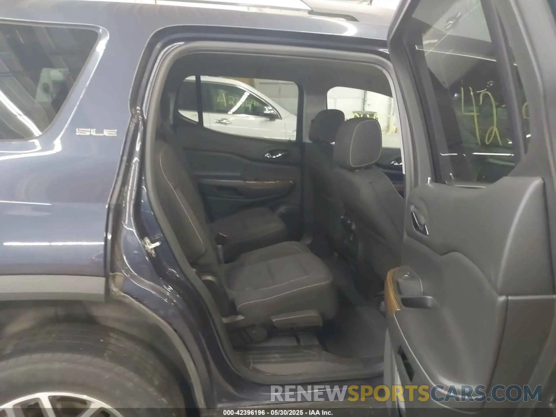 8 Photograph of a damaged car 1GKKNSLSXKZ141454 GMC ACADIA 2019