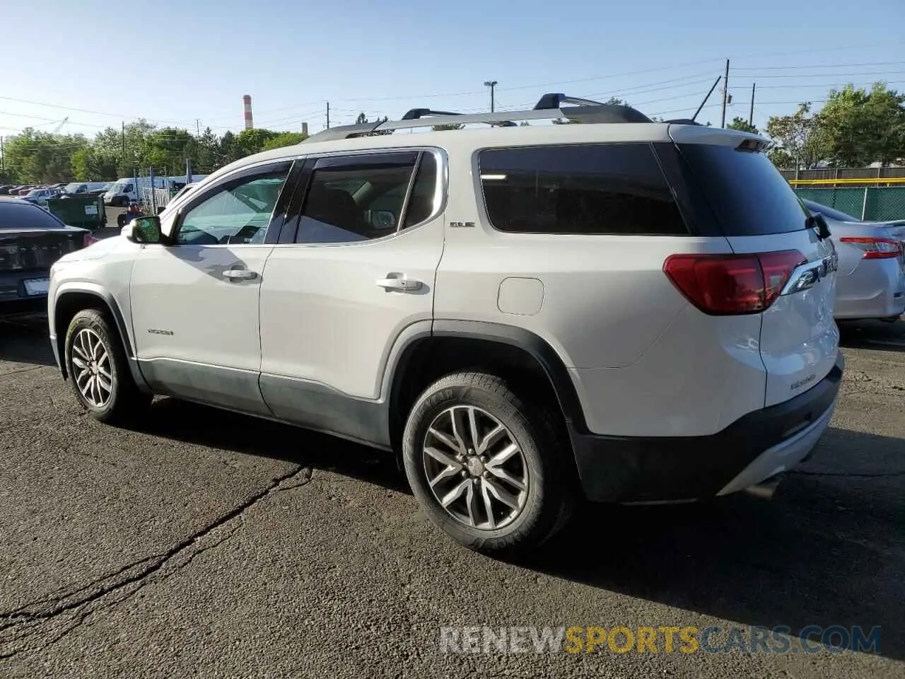 2 Photograph of a damaged car 1GKKNSLSXKZ246589 GMC ACADIA 2019