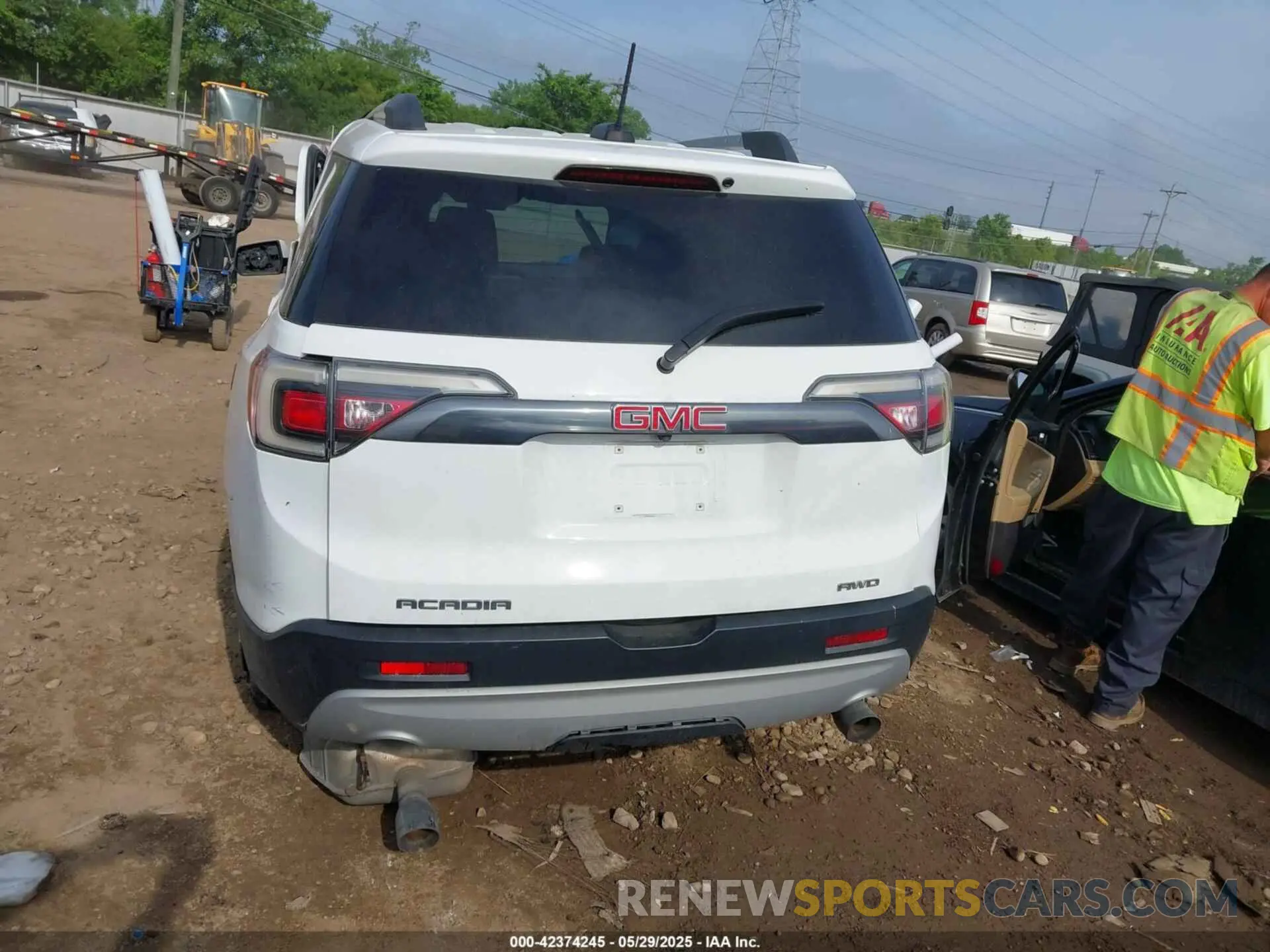 17 Photograph of a damaged car 1GKKNSLSXKZ277552 GMC ACADIA 2019