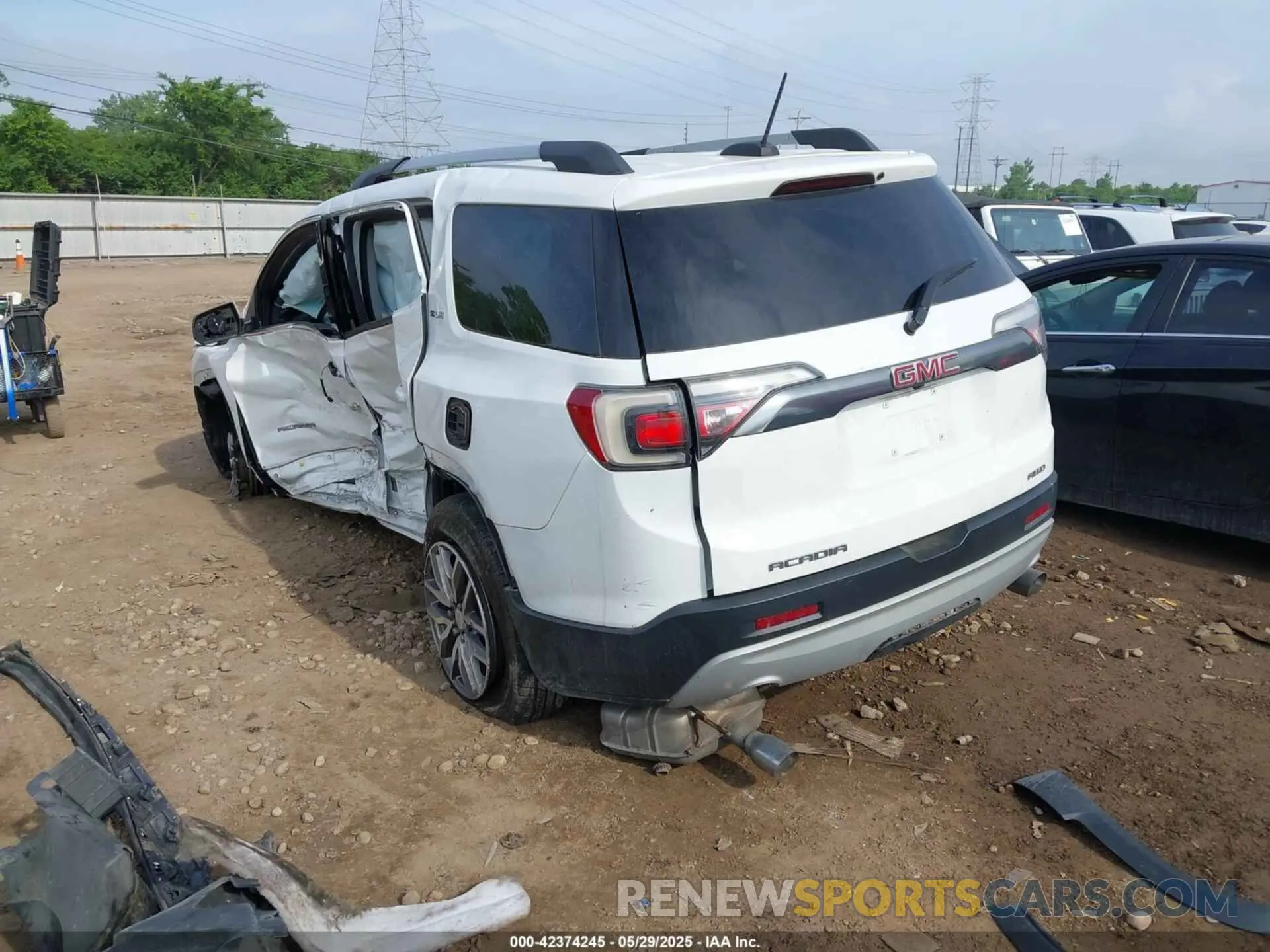 3 Photograph of a damaged car 1GKKNSLSXKZ277552 GMC ACADIA 2019