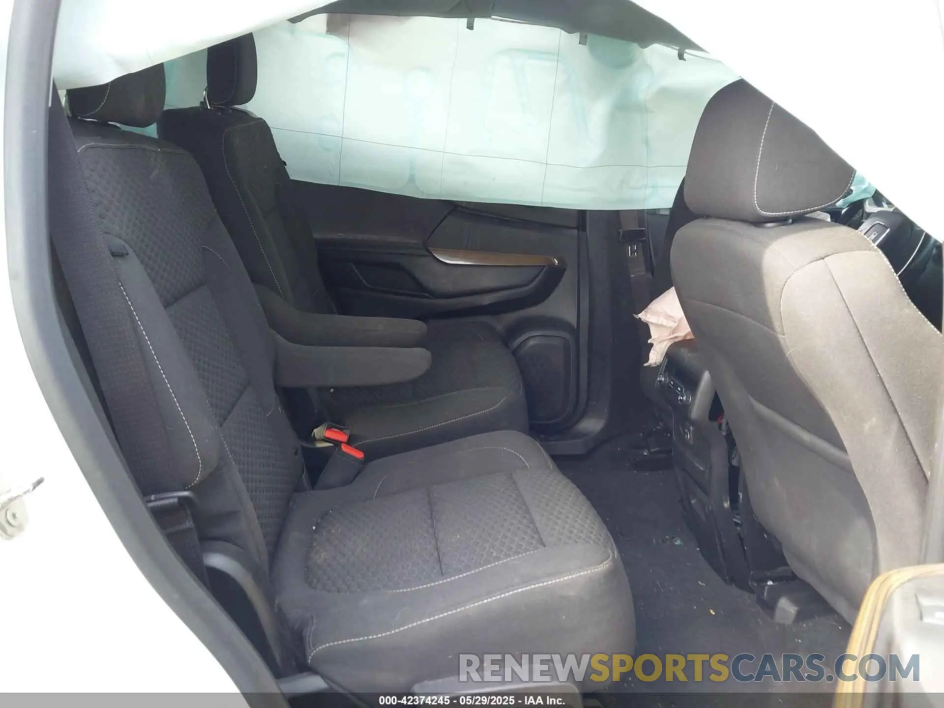 8 Photograph of a damaged car 1GKKNSLSXKZ277552 GMC ACADIA 2019