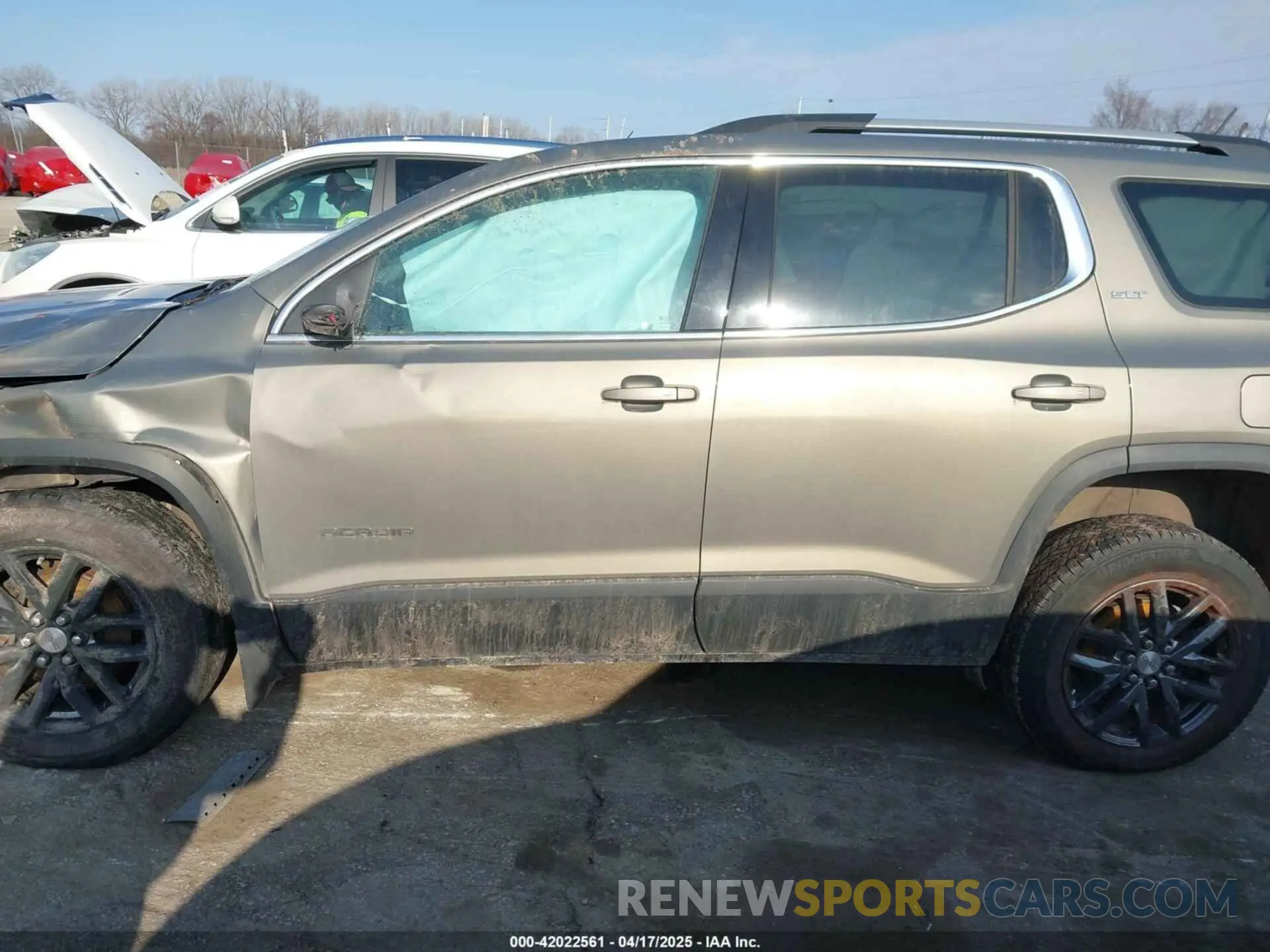 14 Photograph of a damaged car 1GKKNULS0KZ111391 GMC ACADIA 2019