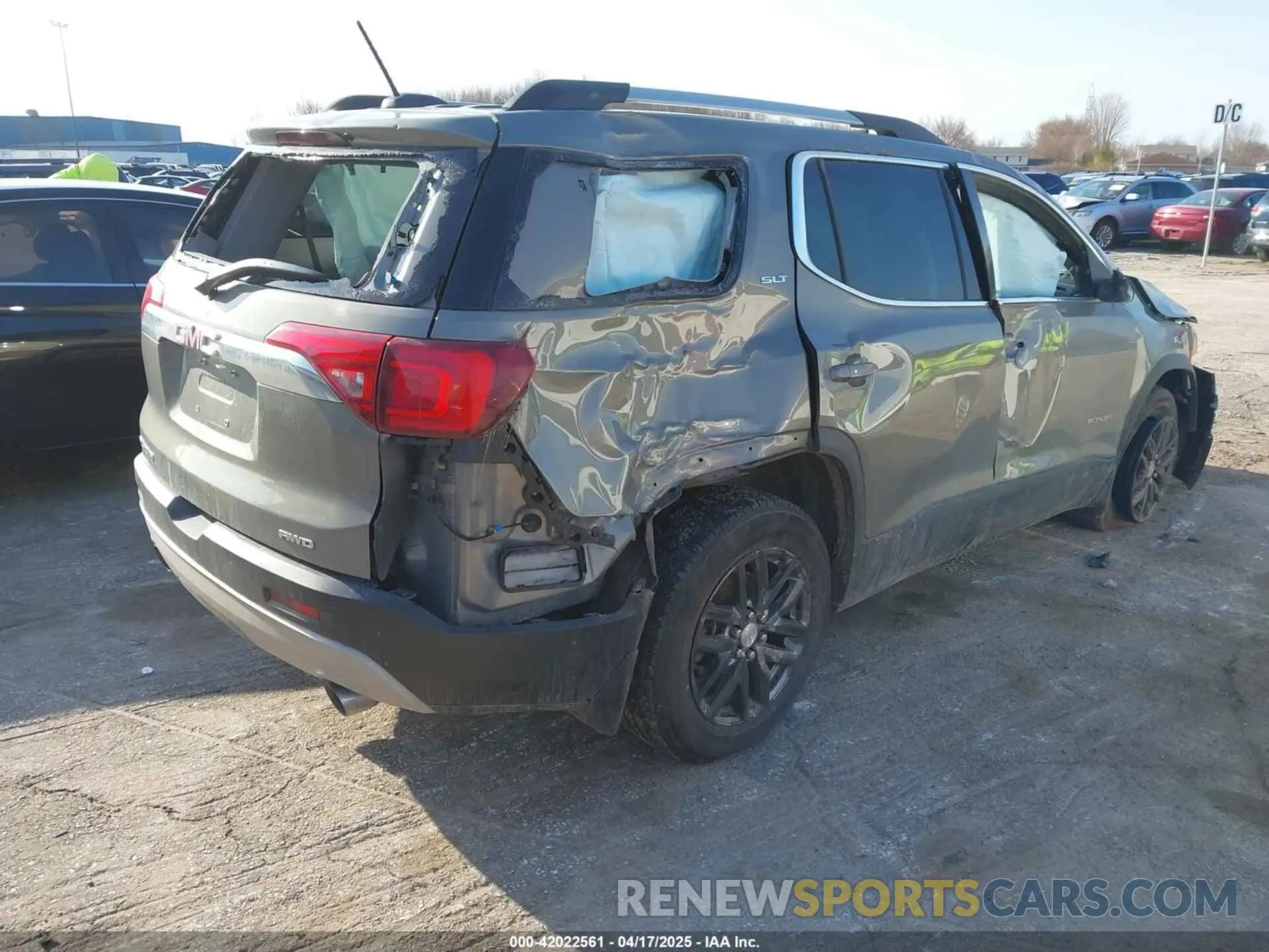 4 Photograph of a damaged car 1GKKNULS0KZ111391 GMC ACADIA 2019
