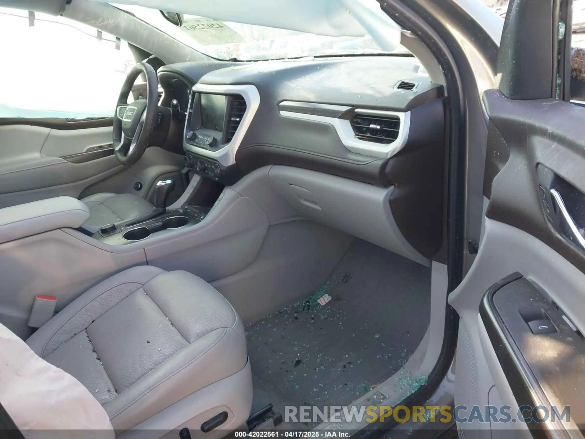 5 Photograph of a damaged car 1GKKNULS0KZ111391 GMC ACADIA 2019