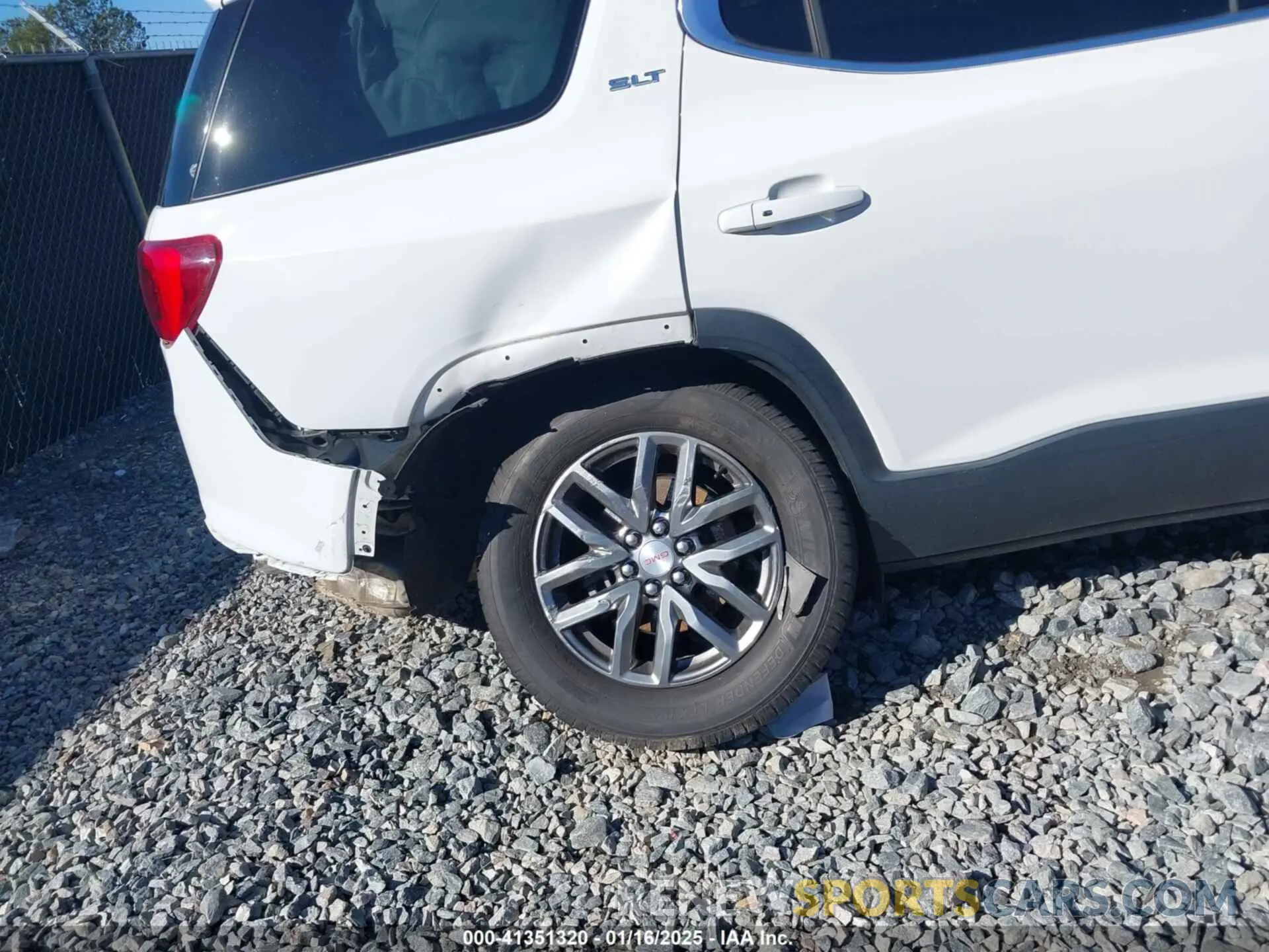 18 Photograph of a damaged car 1GKKNULS1KZ219678 GMC ACADIA 2019