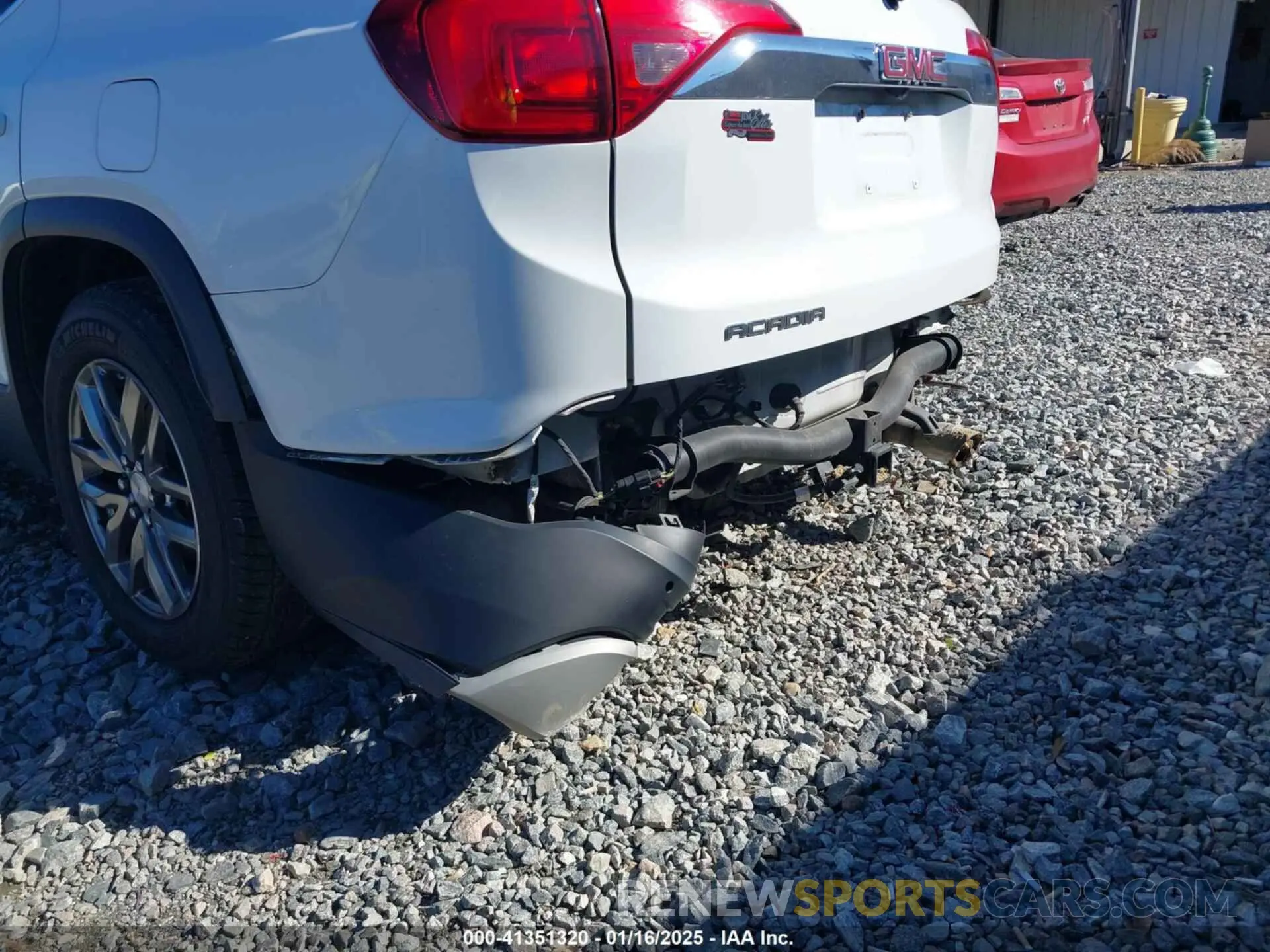 6 Photograph of a damaged car 1GKKNULS1KZ219678 GMC ACADIA 2019