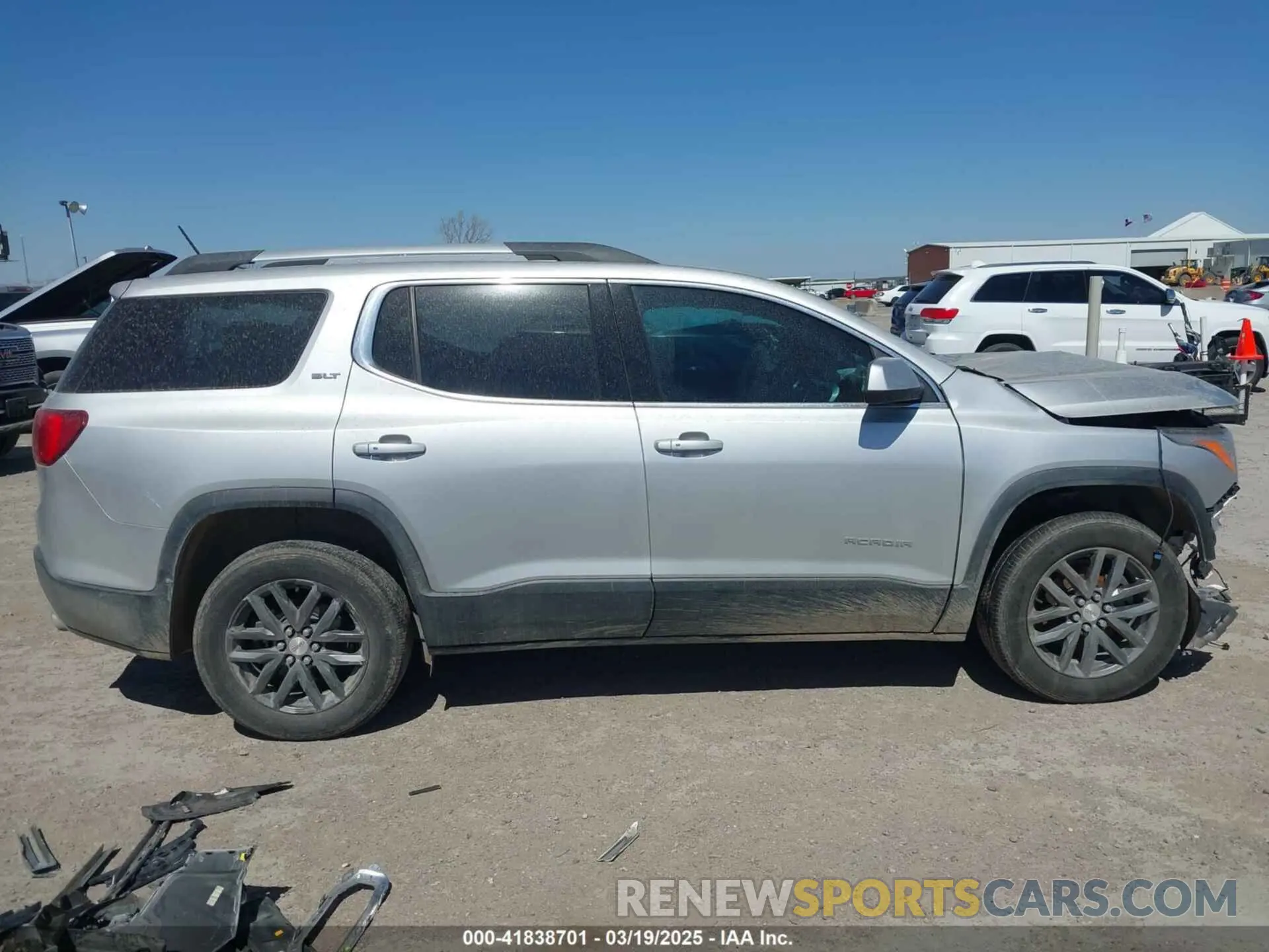 14 Photograph of a damaged car 1GKKNULS1KZ268265 GMC ACADIA 2019