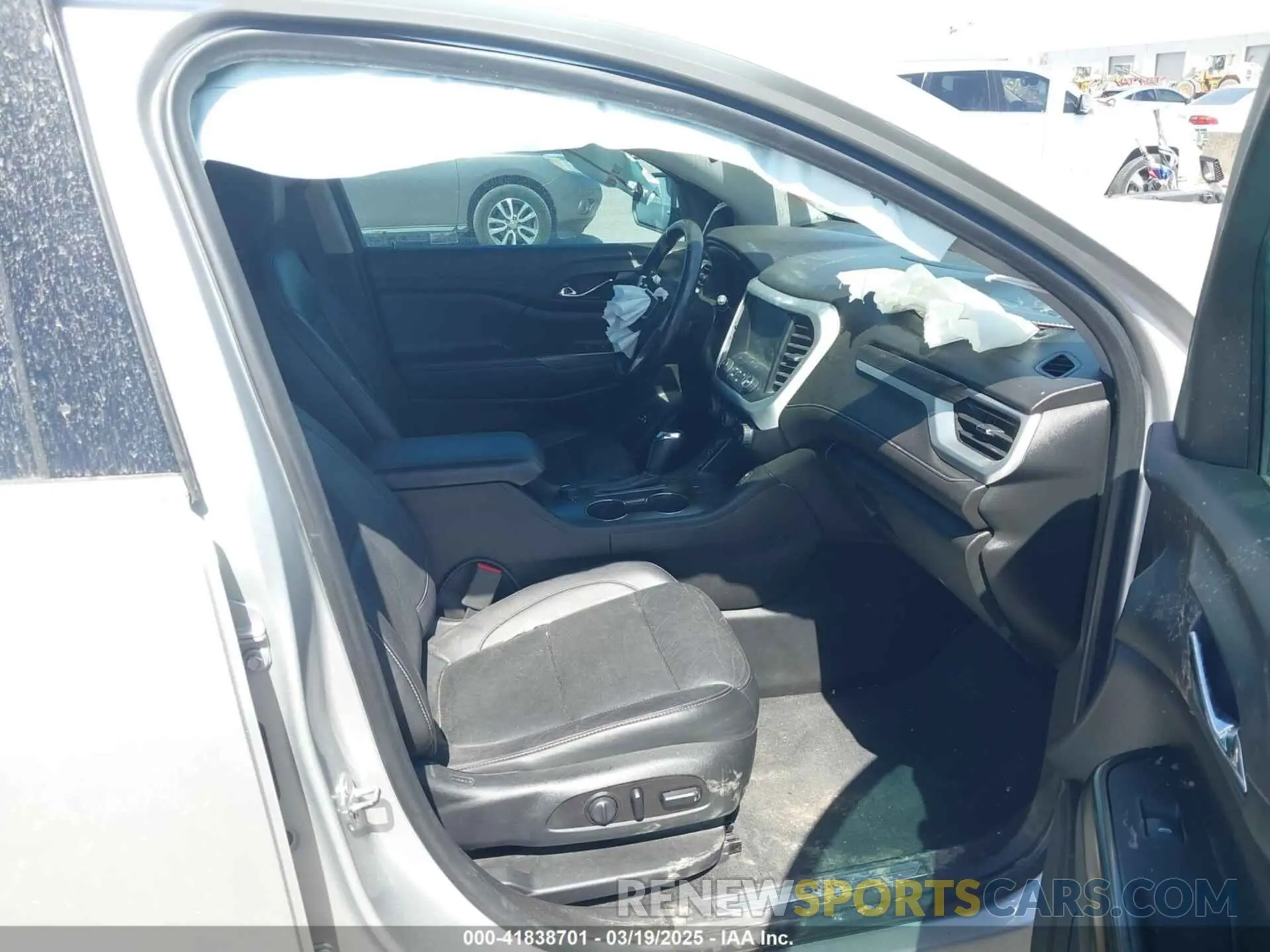 5 Photograph of a damaged car 1GKKNULS1KZ268265 GMC ACADIA 2019