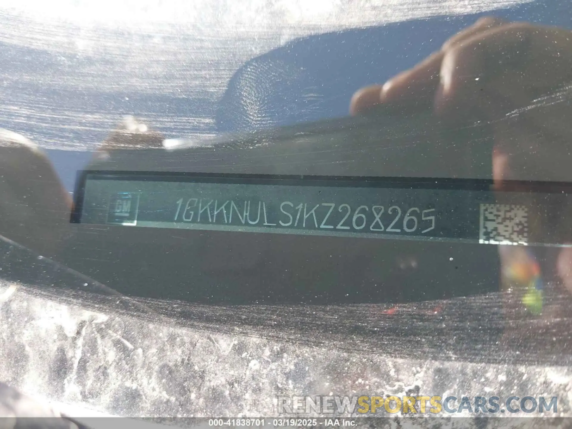 9 Photograph of a damaged car 1GKKNULS1KZ268265 GMC ACADIA 2019