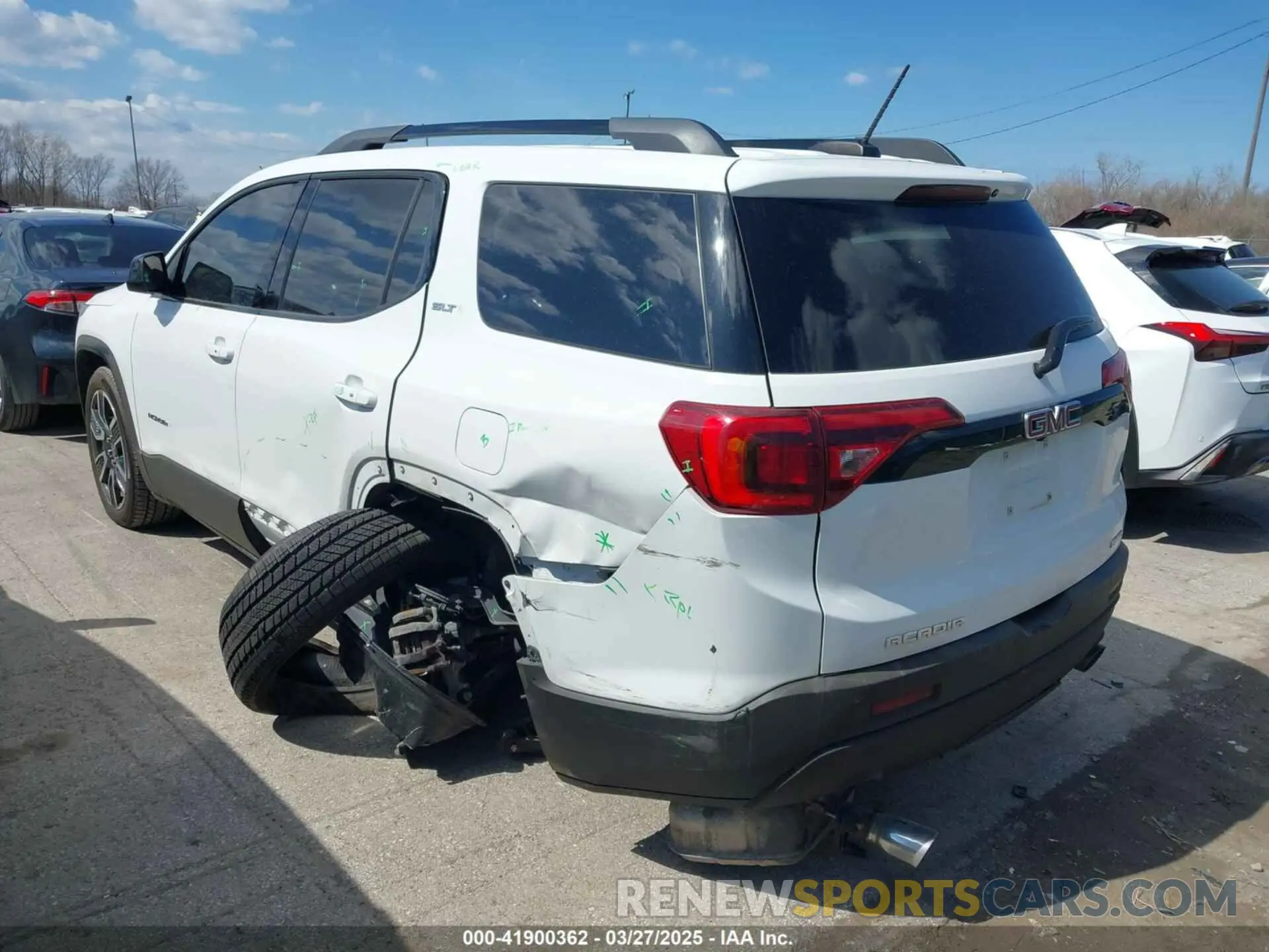 3 Photograph of a damaged car 1GKKNULS1KZ300034 GMC ACADIA 2019