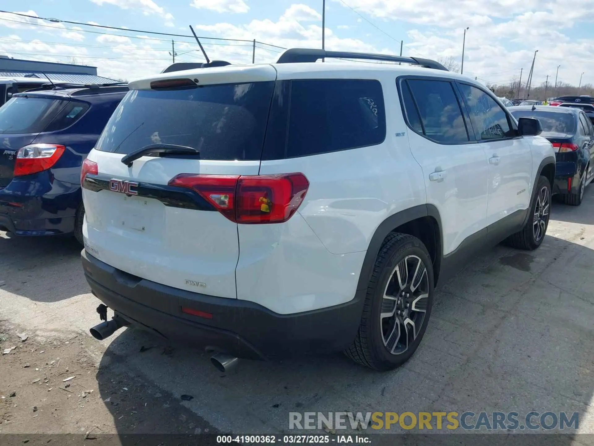 4 Photograph of a damaged car 1GKKNULS1KZ300034 GMC ACADIA 2019
