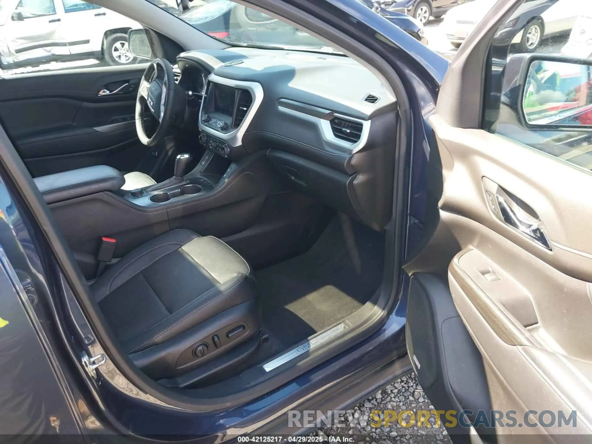 5 Photograph of a damaged car 1GKKNULS2KZ263222 GMC ACADIA 2019