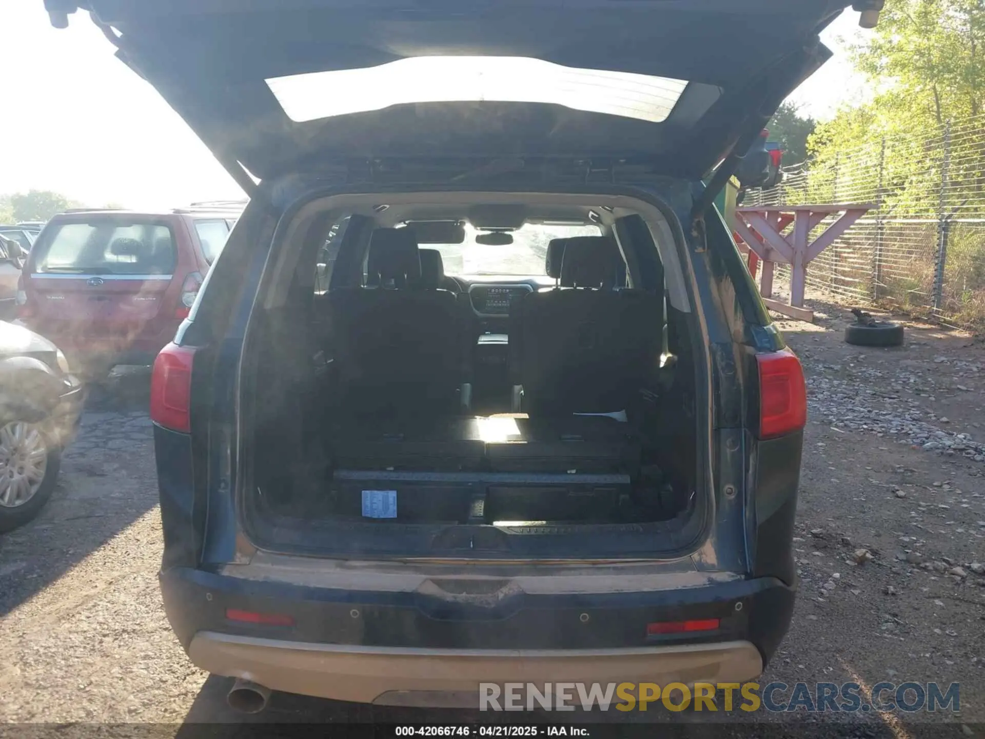 16 Photograph of a damaged car 1GKKNULS2KZ263978 GMC ACADIA 2019