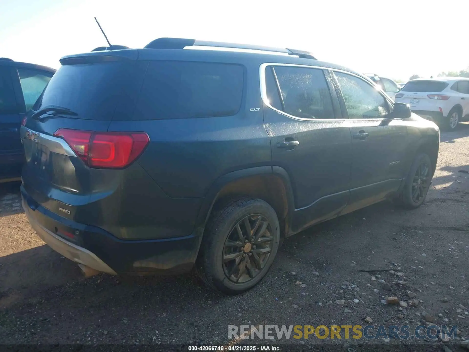4 Photograph of a damaged car 1GKKNULS2KZ263978 GMC ACADIA 2019
