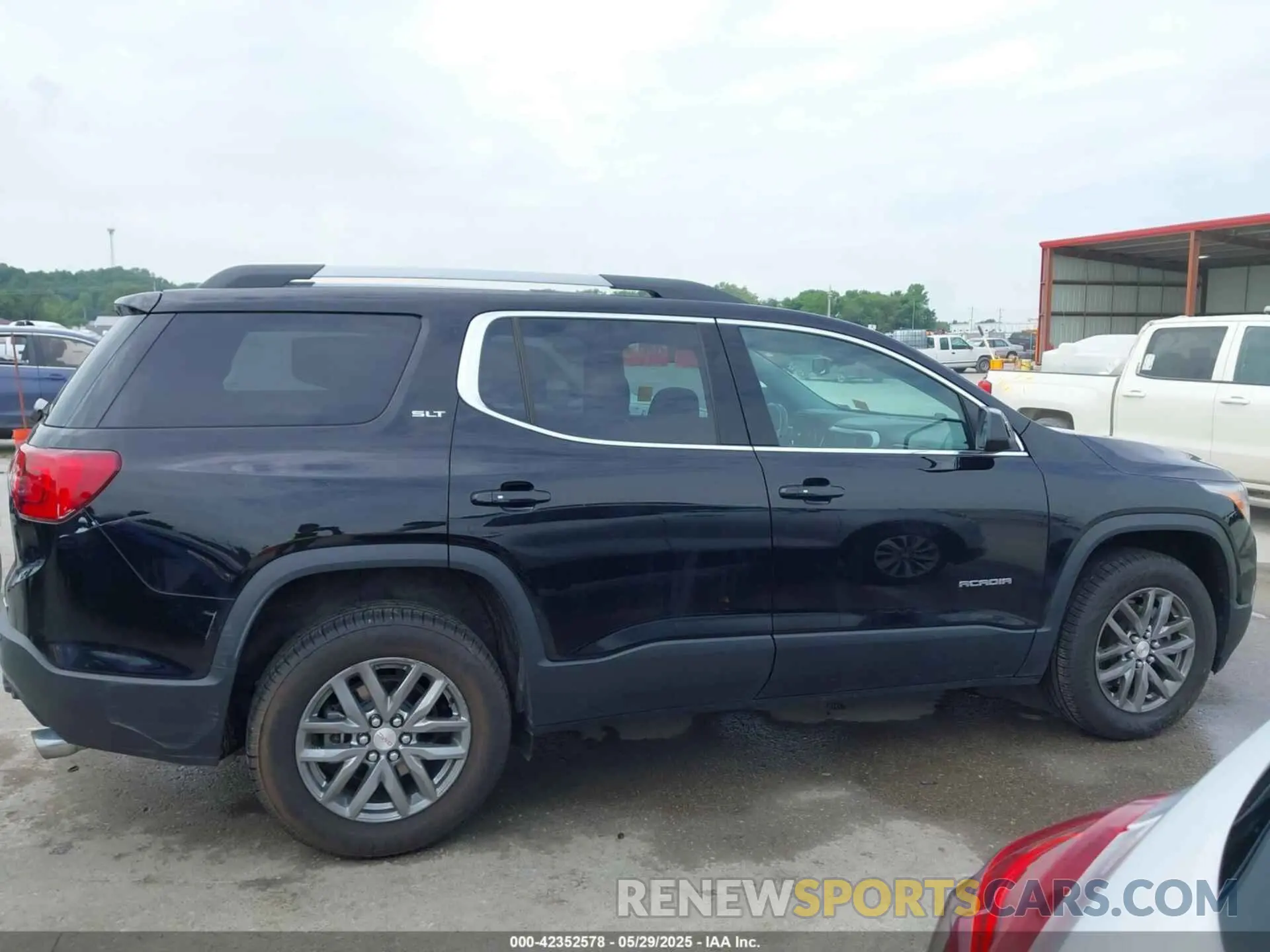 13 Photograph of a damaged car 1GKKNULS3KZ226034 GMC ACADIA 2019