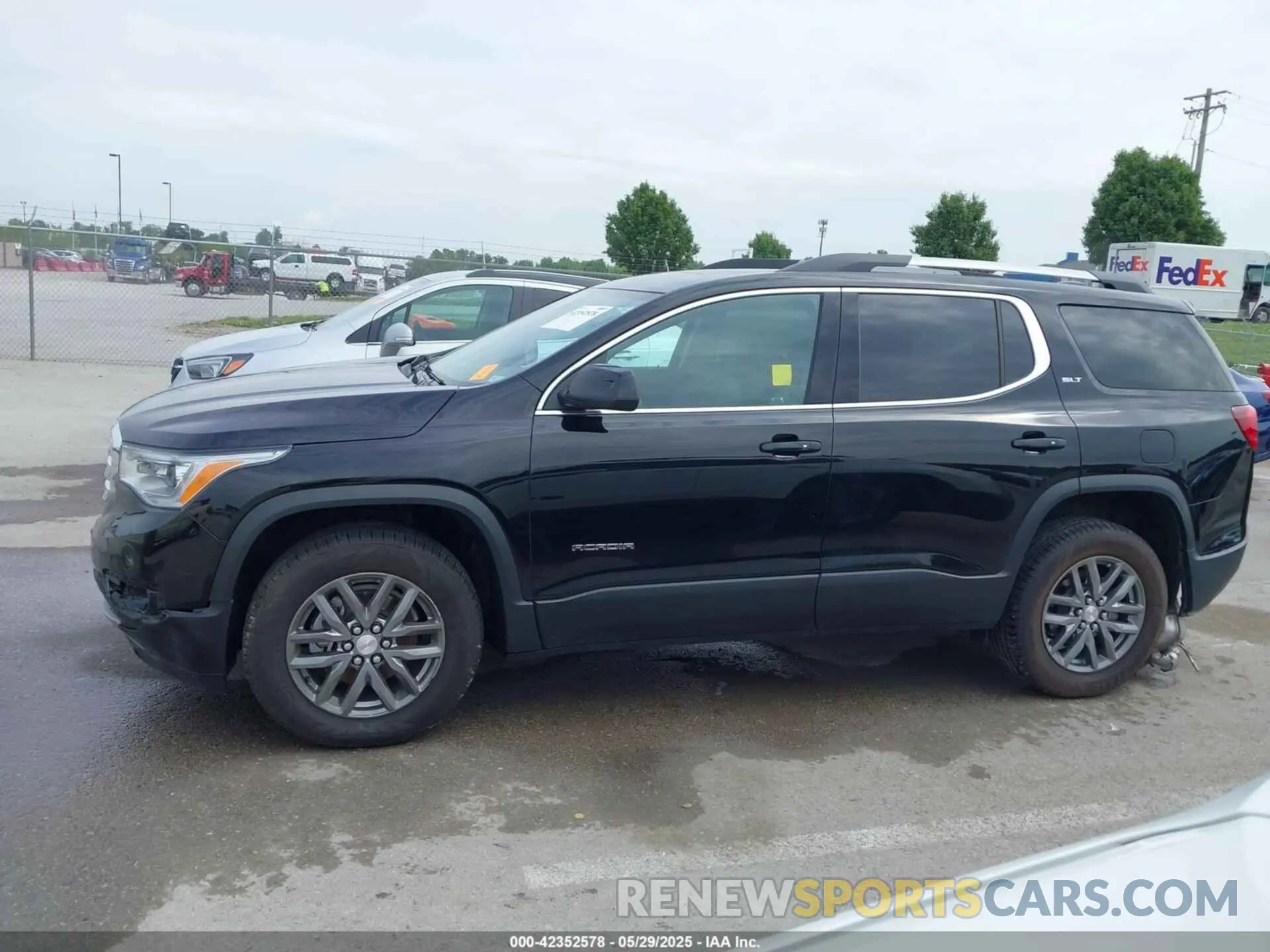 14 Photograph of a damaged car 1GKKNULS3KZ226034 GMC ACADIA 2019