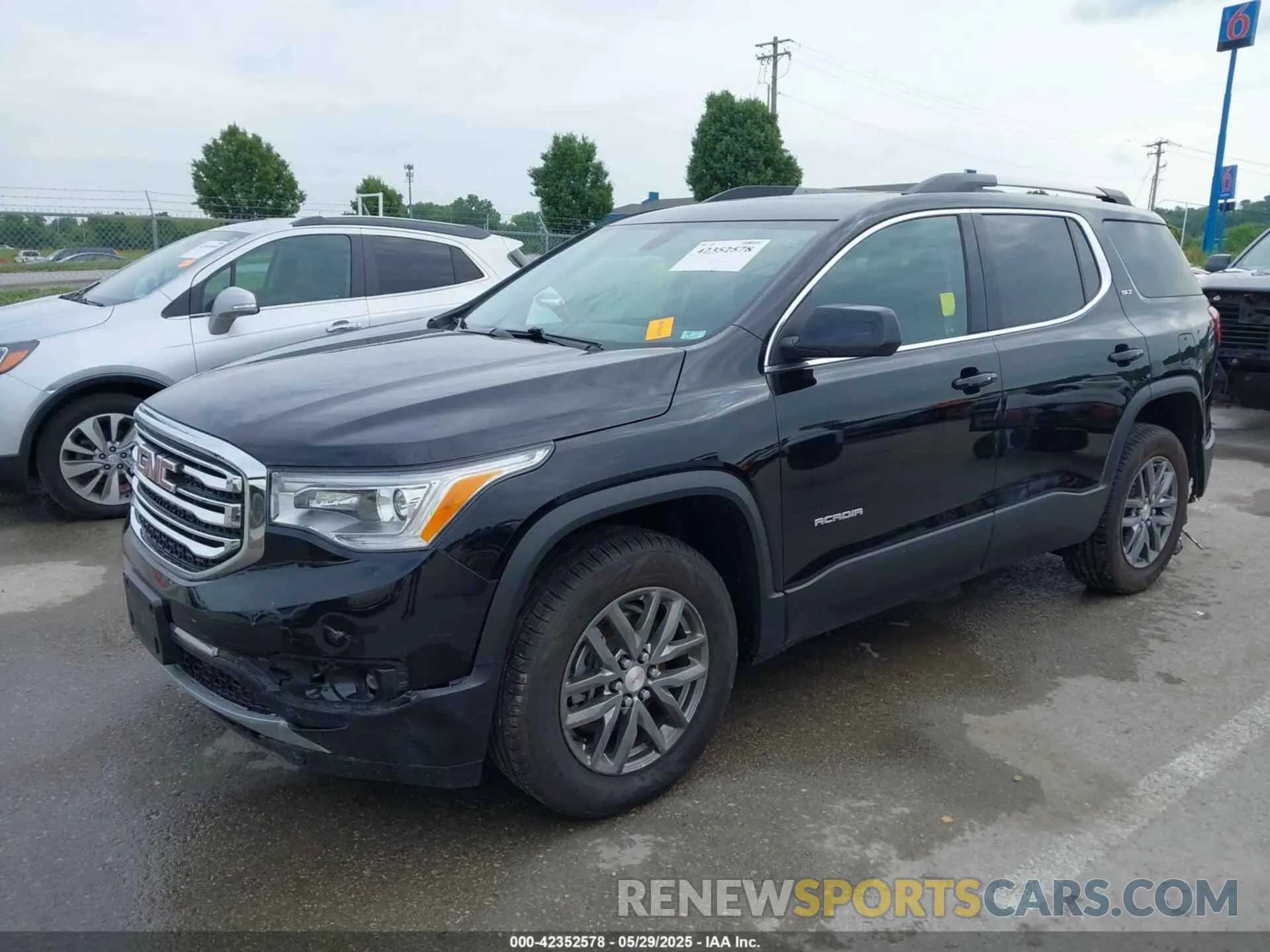 2 Photograph of a damaged car 1GKKNULS3KZ226034 GMC ACADIA 2019