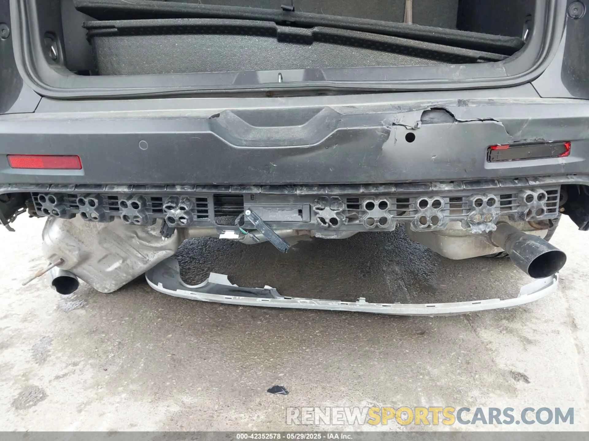 6 Photograph of a damaged car 1GKKNULS3KZ226034 GMC ACADIA 2019