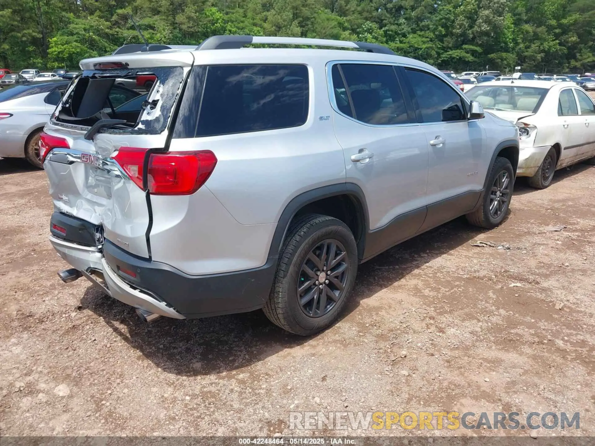 4 Photograph of a damaged car 1GKKNULS3KZ228513 GMC ACADIA 2019