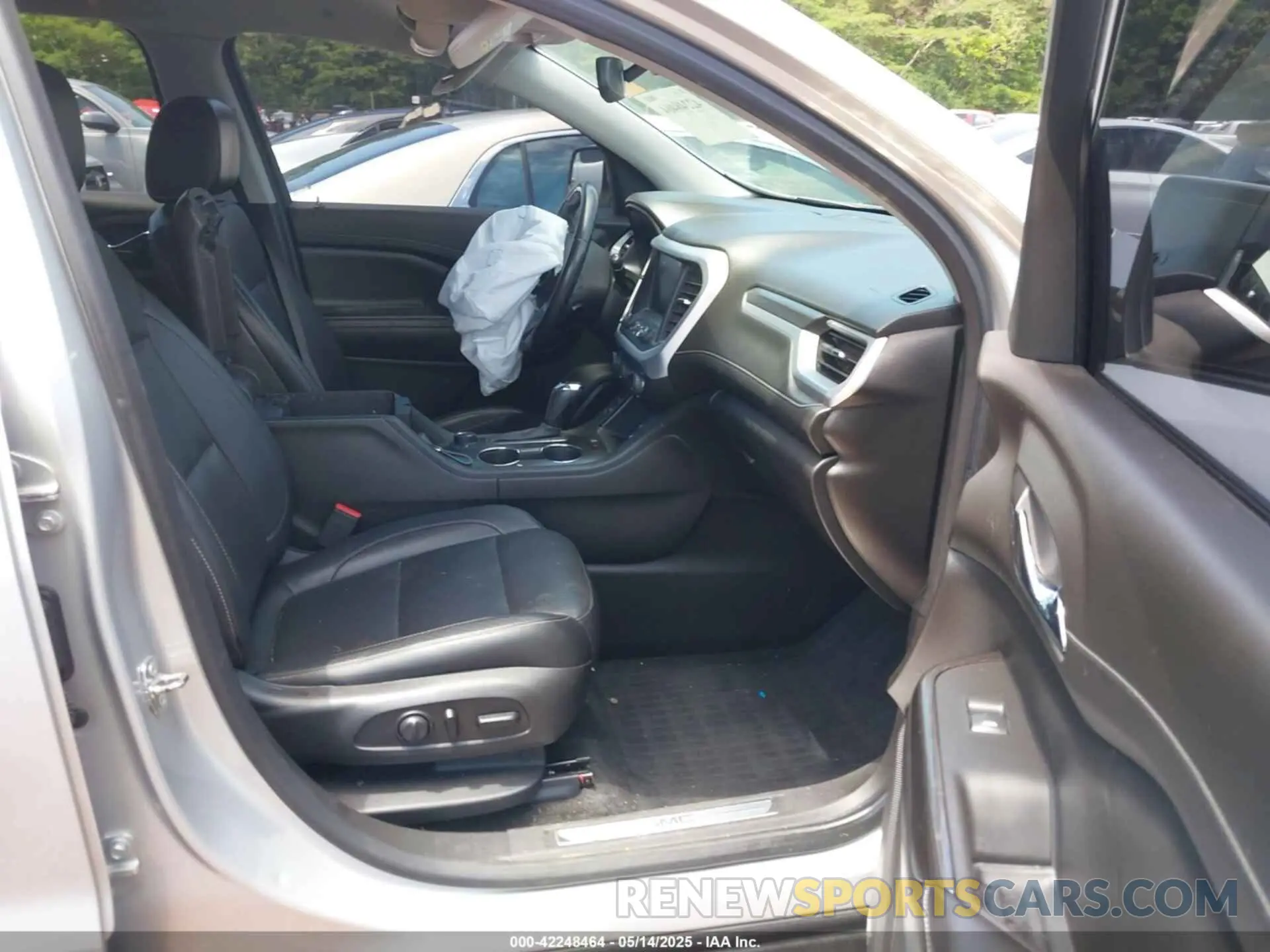 5 Photograph of a damaged car 1GKKNULS3KZ228513 GMC ACADIA 2019
