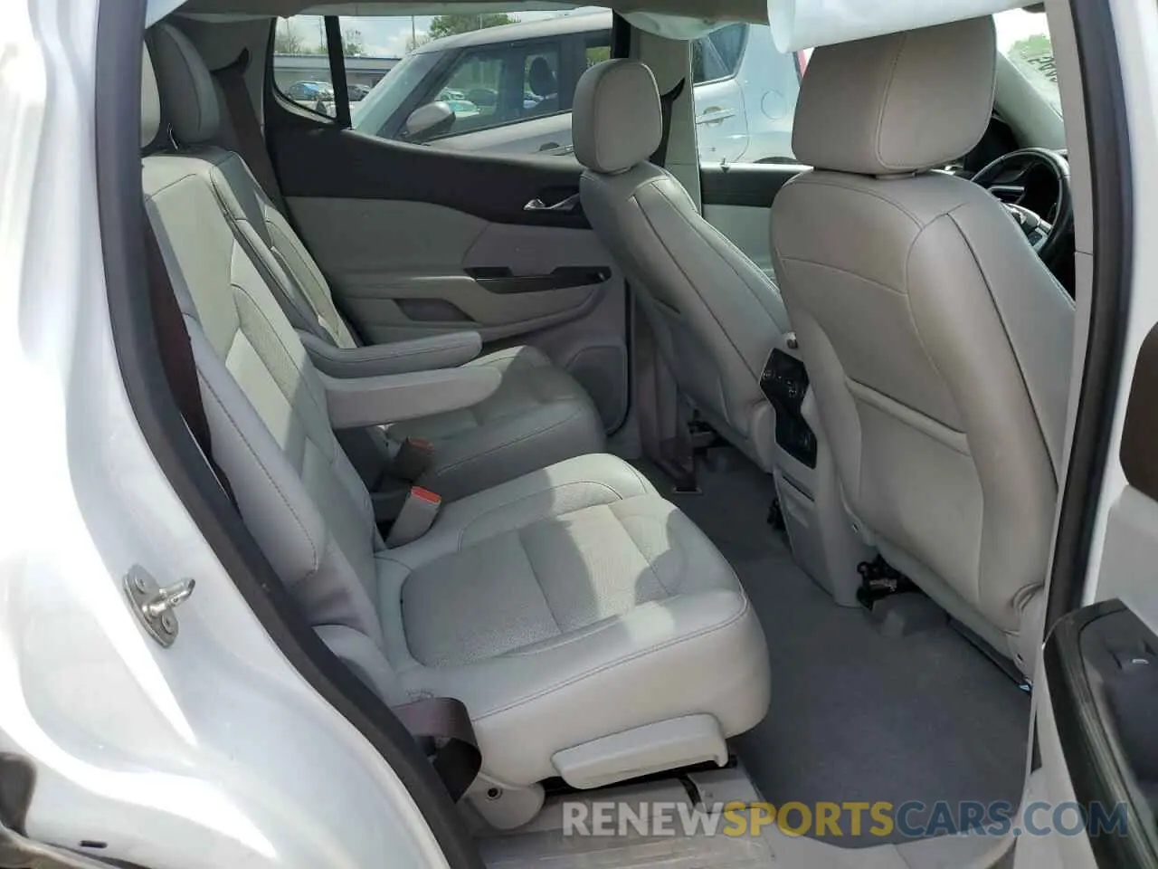 11 Photograph of a damaged car 1GKKNULS3KZ283611 GMC ACADIA 2019
