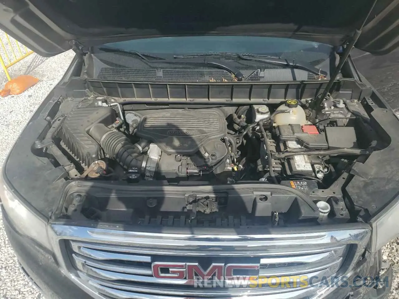 14 Photograph of a damaged car 1GKKNULS5KZ159193 GMC ACADIA 2019