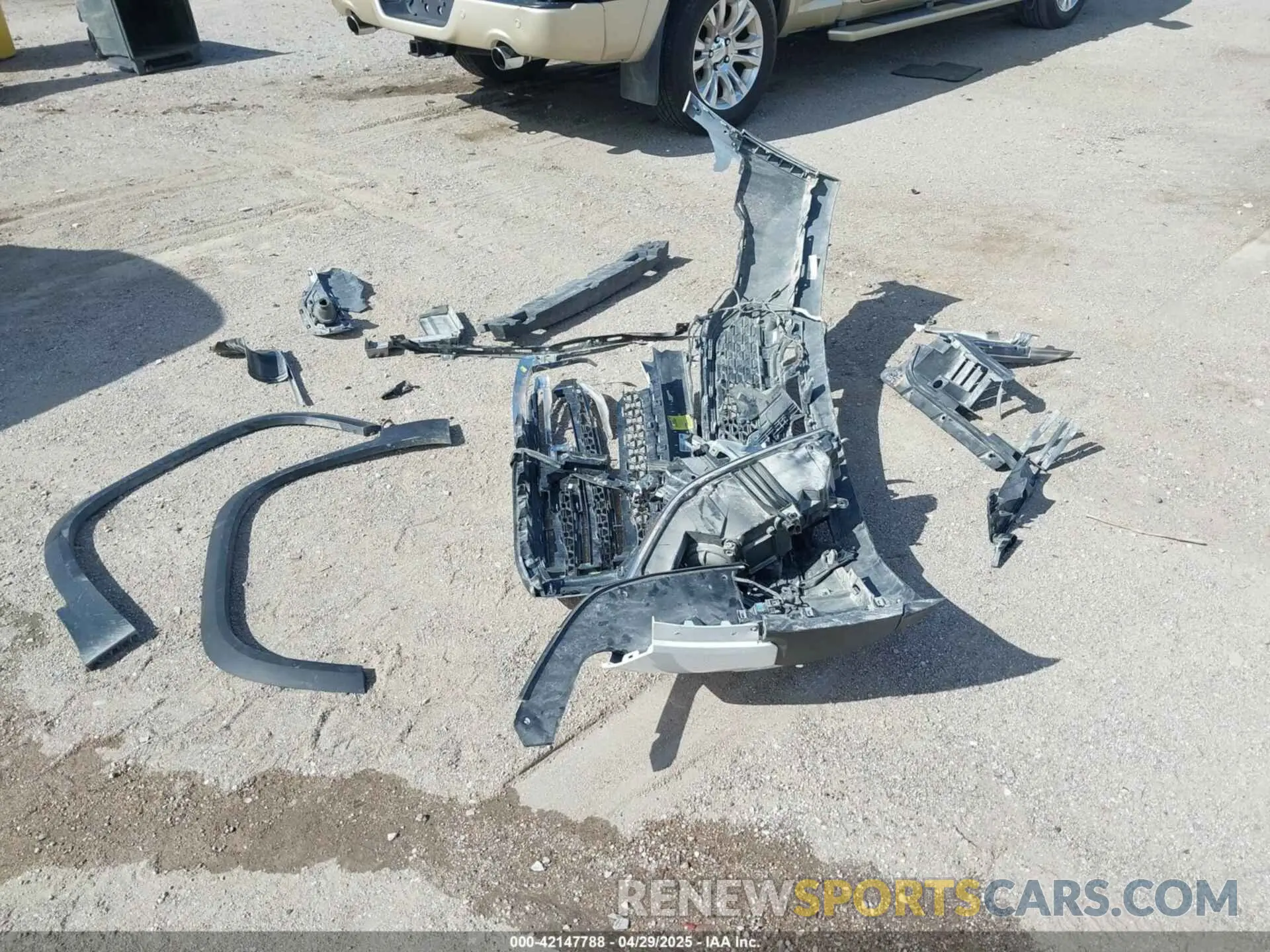 18 Photograph of a damaged car 1GKKNULS5KZ236581 GMC ACADIA 2019