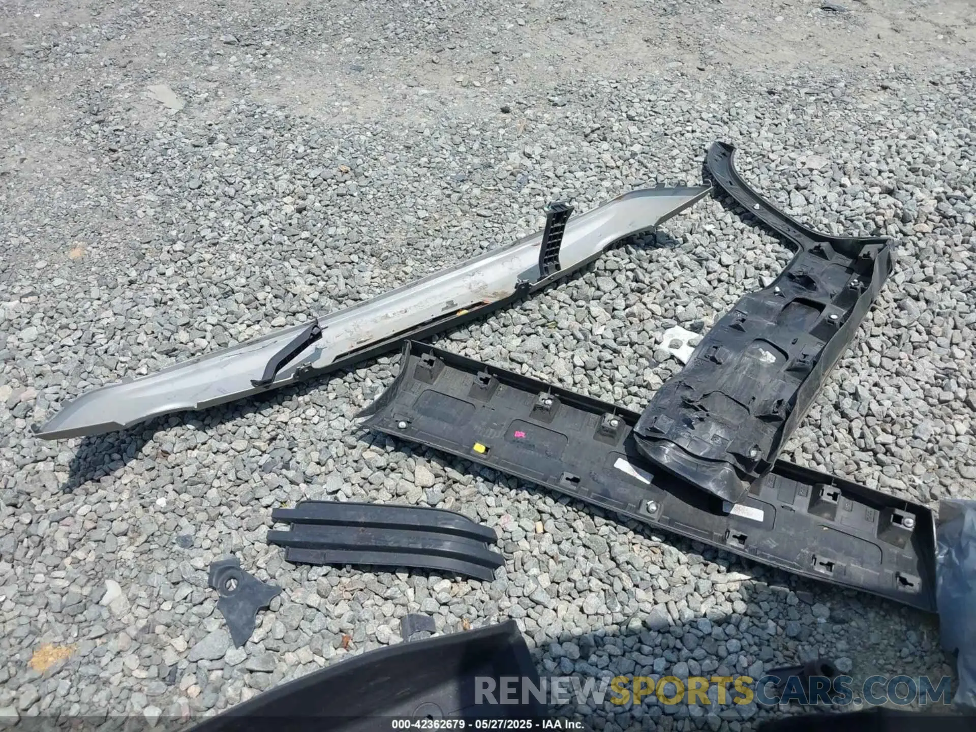 11 Photograph of a damaged car 1GKKNULS6KZ113405 GMC ACADIA 2019