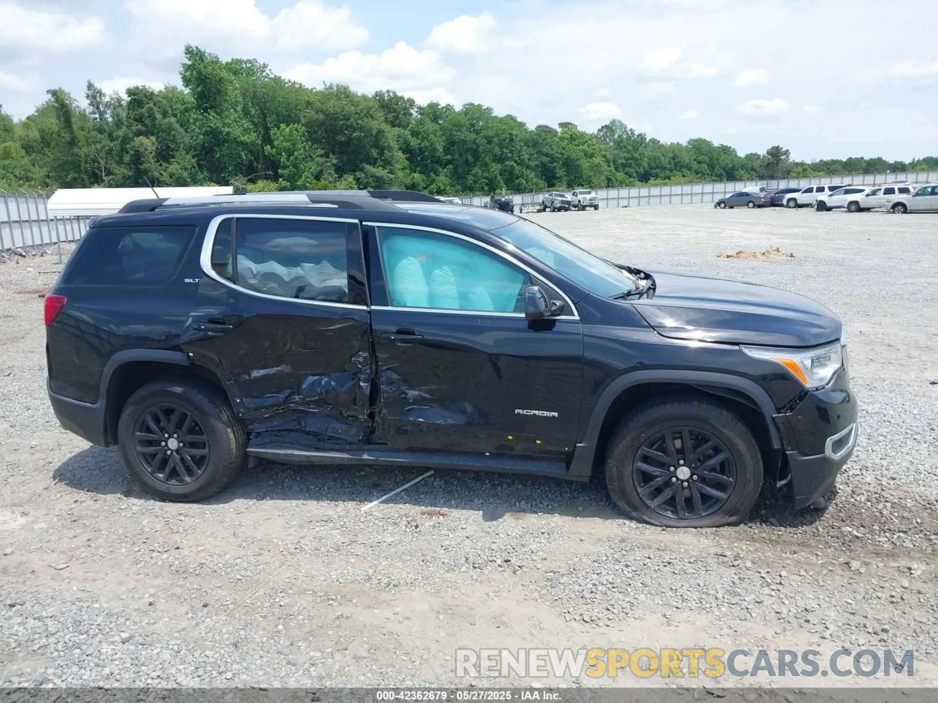 13 Photograph of a damaged car 1GKKNULS6KZ113405 GMC ACADIA 2019