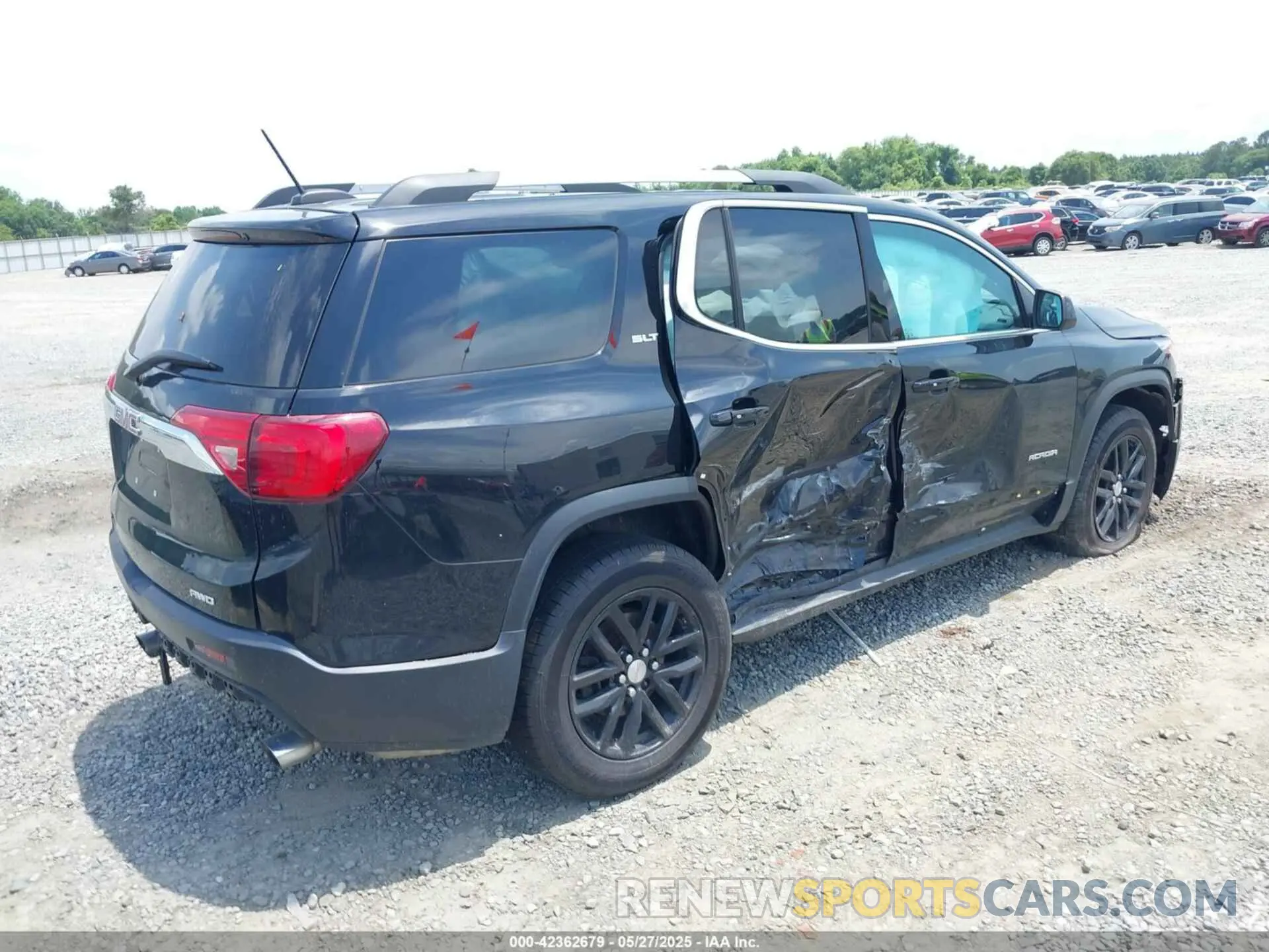 4 Photograph of a damaged car 1GKKNULS6KZ113405 GMC ACADIA 2019